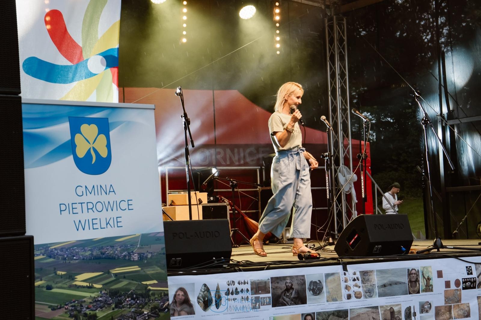 Zdjęcie w galerii na portalu naszraciborz.pl: Niezapomniany wieczór w Kornicach na bis: muzyka, ognisko i rzymscy legioniści wiadomości z regionu