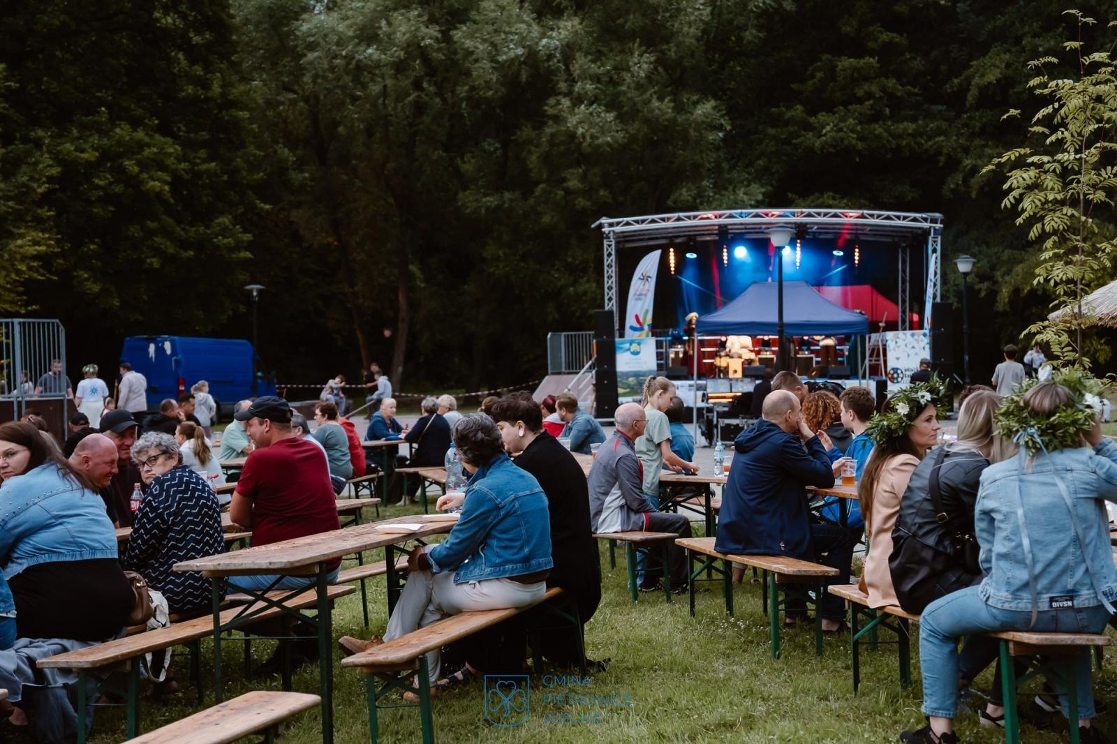 Zdjęcie w galerii na portalu naszraciborz.pl: Niezapomniany wieczór w Kornicach na bis: muzyka, ognisko i rzymscy legioniści wiadomości z regionu