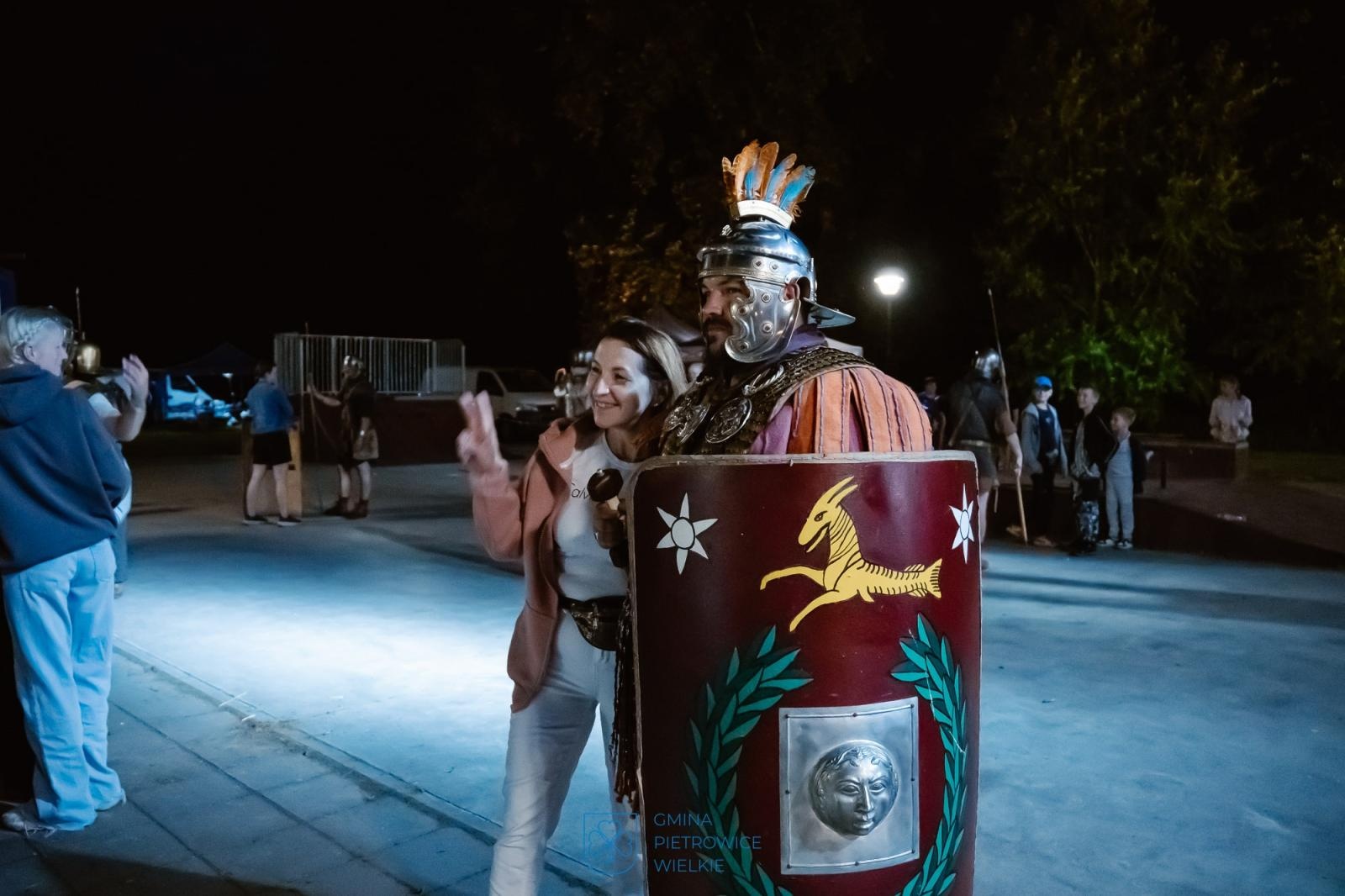 Zdjęcie w galerii na portalu naszraciborz.pl: Niezapomniany wieczór w Kornicach na bis: muzyka, ognisko i rzymscy legioniści wiadomości z regionu
