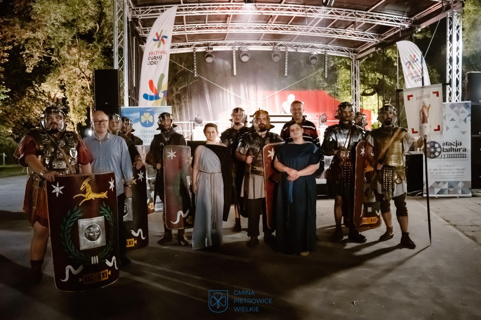 Zdjęcie w galerii na portalu naszraciborz.pl: Niezapomniany wieczór w Kornicach na bis: muzyka, ognisko i rzymscy legioniści wiadomości z regionu