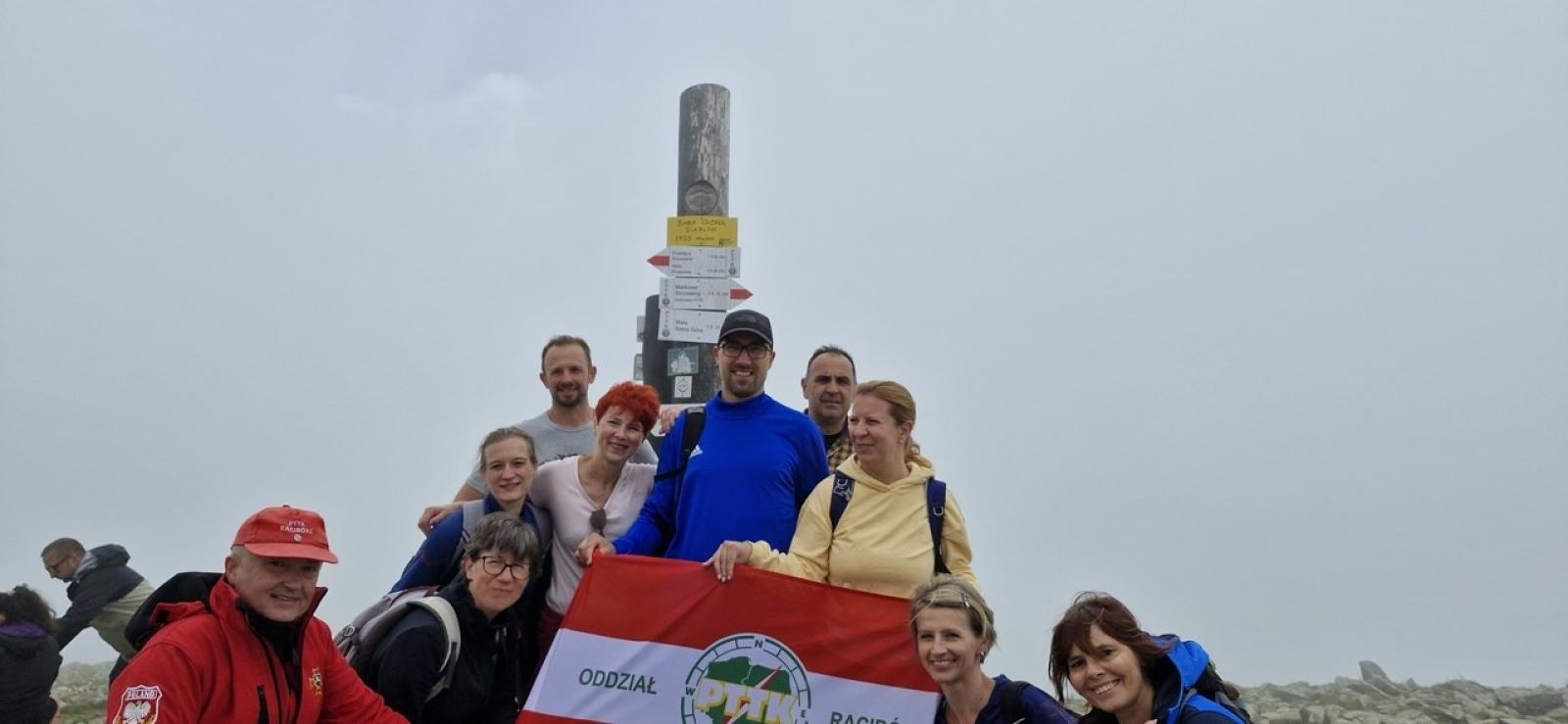 Zdjęcie w galerii na portalu naszraciborz.pl: Raciborzanie zdobyli Babią Górę – wyprawa pod patronatem prezydenta miasta wiadomości z regionu