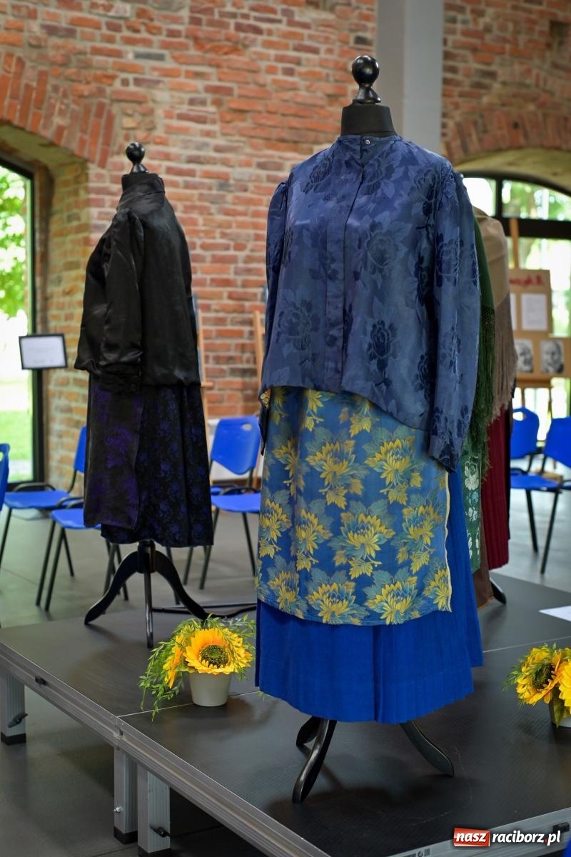 Zdjęcie w galerii na portalu naszraciborz.pl: Wernisaż i konferencja o śląskim stroju ludowym w Tworkowie wiadomości z regionu