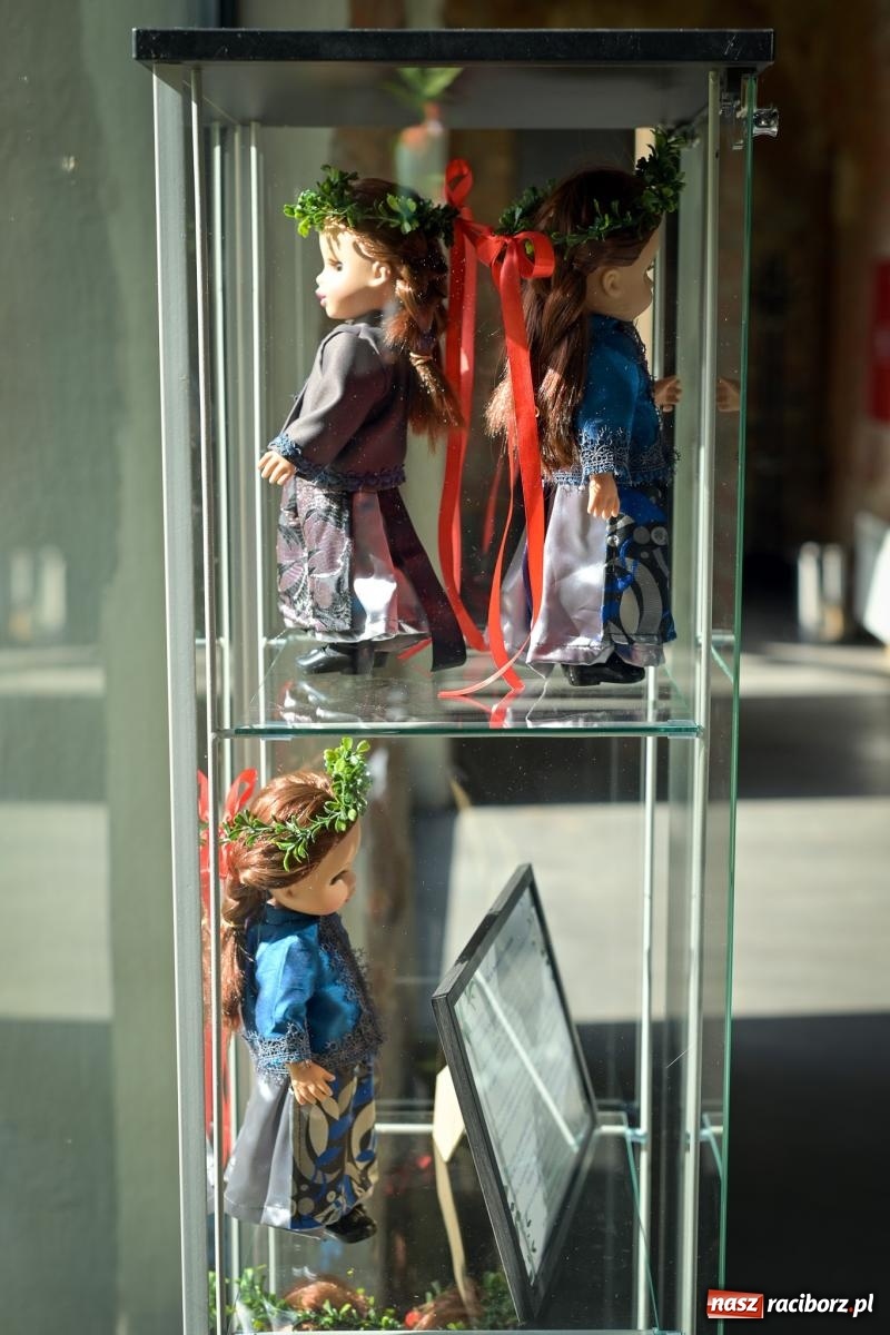 Zdjęcie w galerii na portalu naszraciborz.pl: Wernisaż i konferencja o śląskim stroju ludowym w Tworkowie wiadomości z regionu