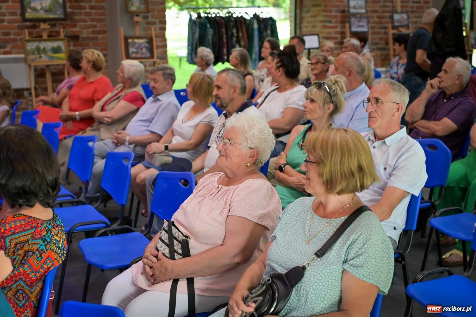 Zdjęcie w galerii na portalu naszraciborz.pl: Wernisaż i konferencja o śląskim stroju ludowym w Tworkowie wiadomości z regionu