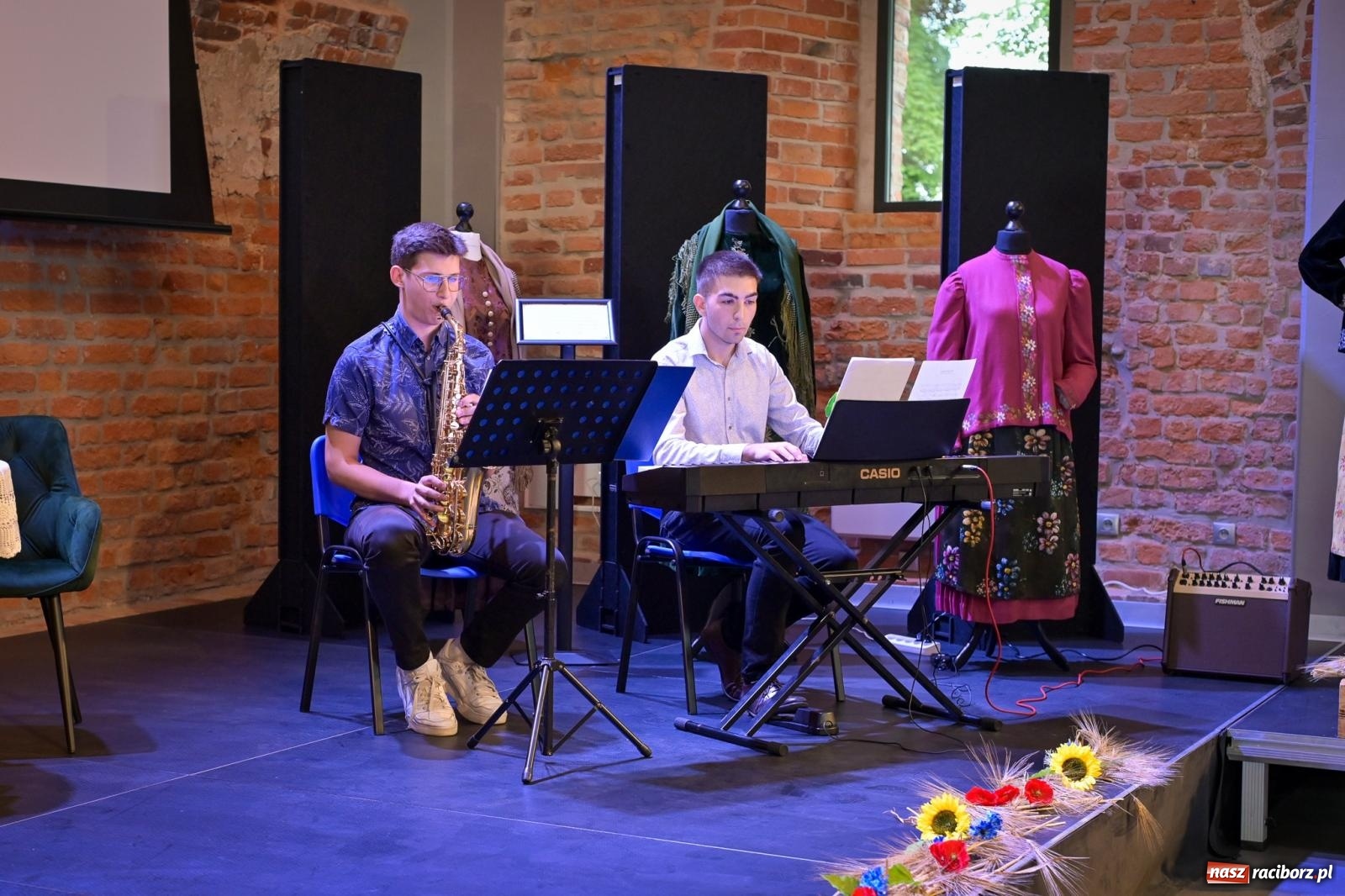 Zdjęcie w galerii na portalu naszraciborz.pl: Wernisaż i konferencja o śląskim stroju ludowym w Tworkowie wiadomości z regionu