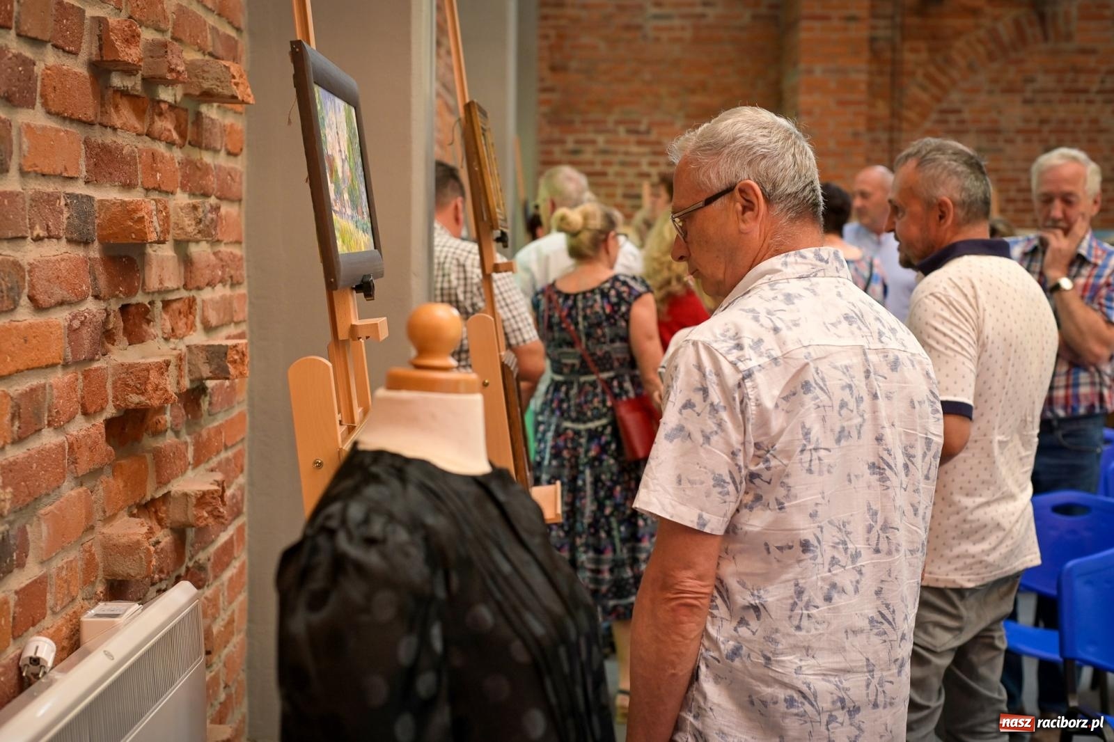 Zdjęcie w galerii na portalu naszraciborz.pl: Wernisaż i konferencja o śląskim stroju ludowym w Tworkowie wiadomości z regionu