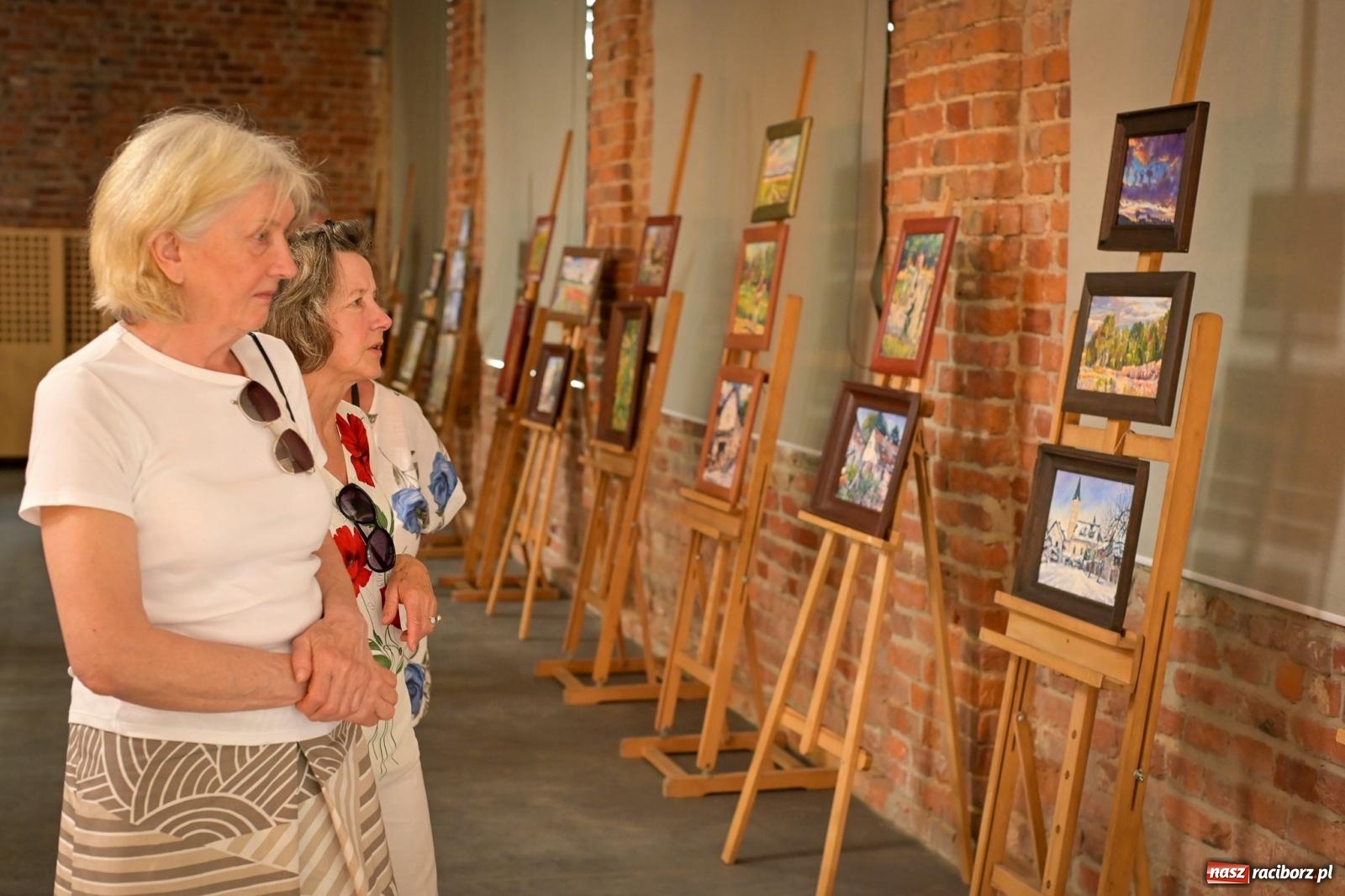 Zdjęcie w galerii na portalu naszraciborz.pl: Wernisaż i konferencja o śląskim stroju ludowym w Tworkowie wiadomości z regionu