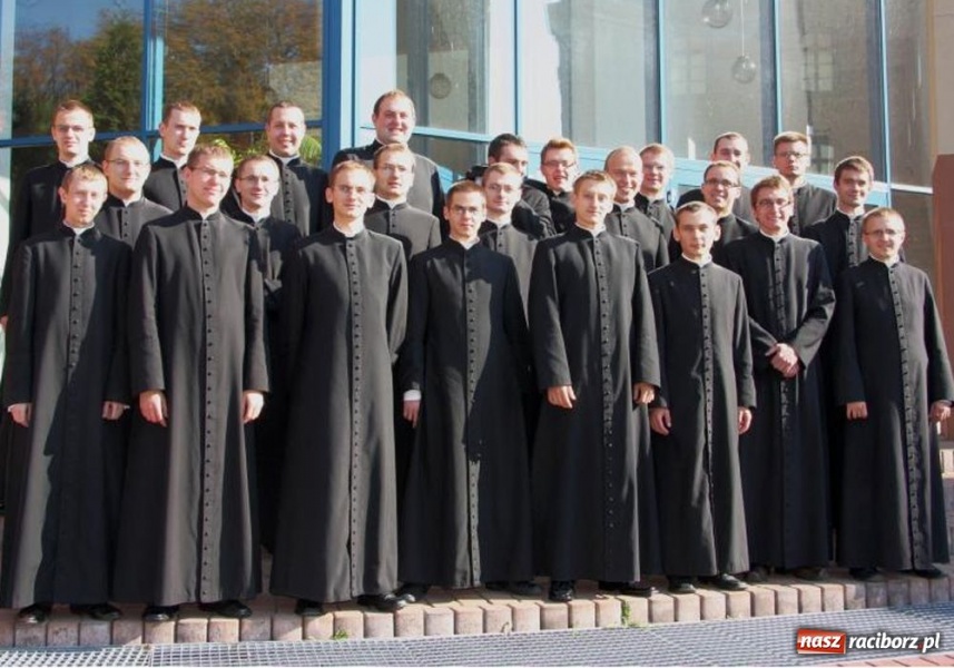 Zdjęcie w galerii na portalu naszraciborz.pl: W sobotę święcenia 3 naszych diakonów wiadomości z regionu