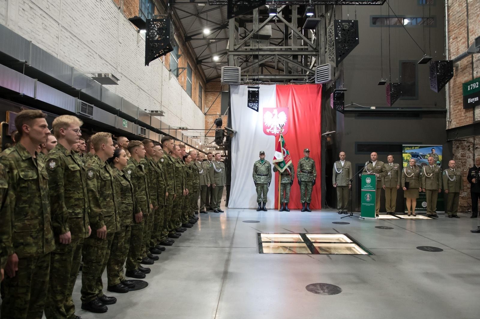 Zdjęcie w galerii na portalu naszraciborz.pl: Uroczyste ślubowanie nowych funkcjonariuszy Śląskiego Oddziału SG i otwarcie Grupy Zamiejscowej w Rybniku wiadomości z regionu