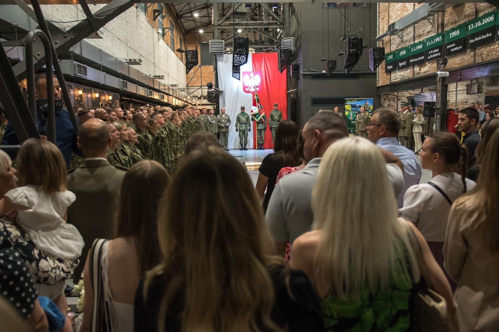 Zdjęcie w galerii na portalu naszraciborz.pl: Uroczyste ślubowanie nowych funkcjonariuszy Śląskiego Oddziału SG i otwarcie Grupy Zamiejscowej w Rybniku wiadomości z regionu