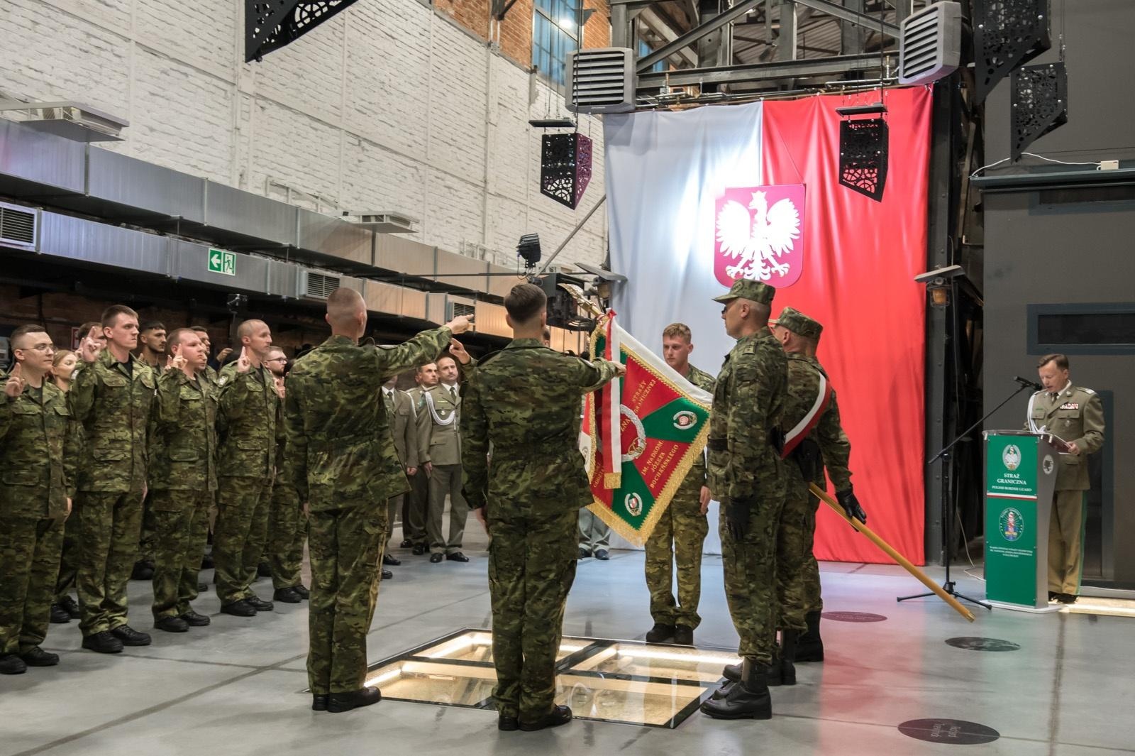 Zdjęcie w galerii na portalu naszraciborz.pl: Uroczyste ślubowanie nowych funkcjonariuszy Śląskiego Oddziału SG i otwarcie Grupy Zamiejscowej w Rybniku wiadomości z regionu