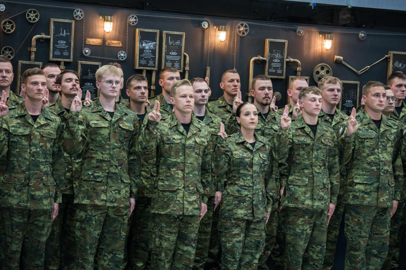 Zdjęcie w galerii na portalu naszraciborz.pl: Uroczyste ślubowanie nowych funkcjonariuszy Śląskiego Oddziału SG i otwarcie Grupy Zamiejscowej w Rybniku wiadomości z regionu