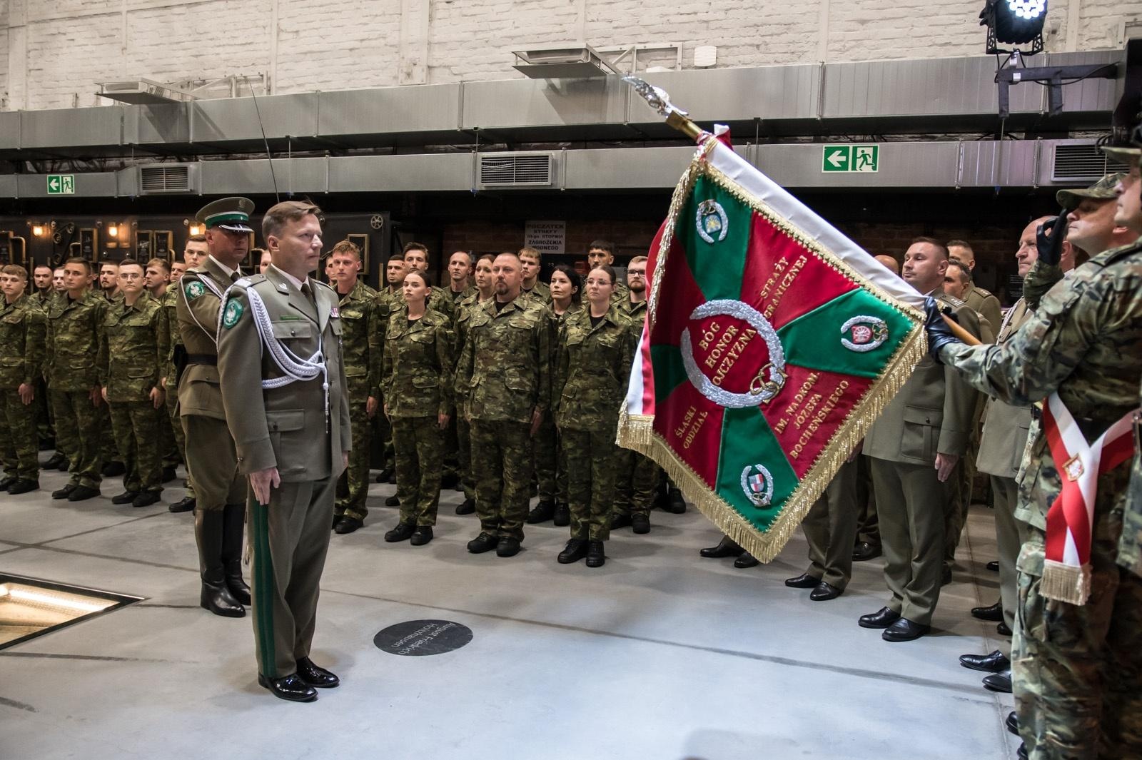 Zdjęcie w galerii na portalu naszraciborz.pl: Uroczyste ślubowanie nowych funkcjonariuszy Śląskiego Oddziału SG i otwarcie Grupy Zamiejscowej w Rybniku wiadomości z regionu