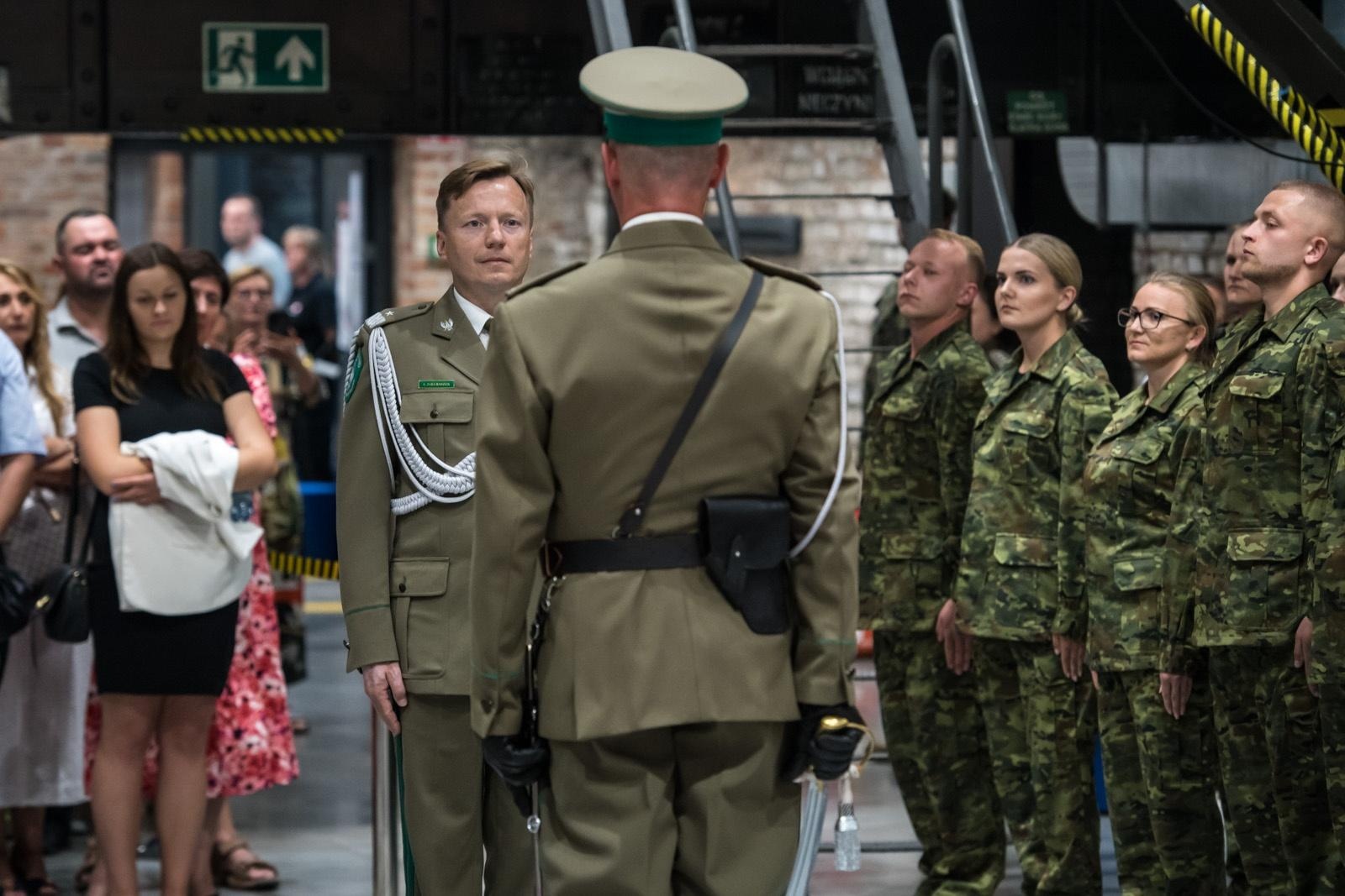 Zdjęcie w galerii na portalu naszraciborz.pl: Uroczyste ślubowanie nowych funkcjonariuszy Śląskiego Oddziału SG i otwarcie Grupy Zamiejscowej w Rybniku wiadomości z regionu