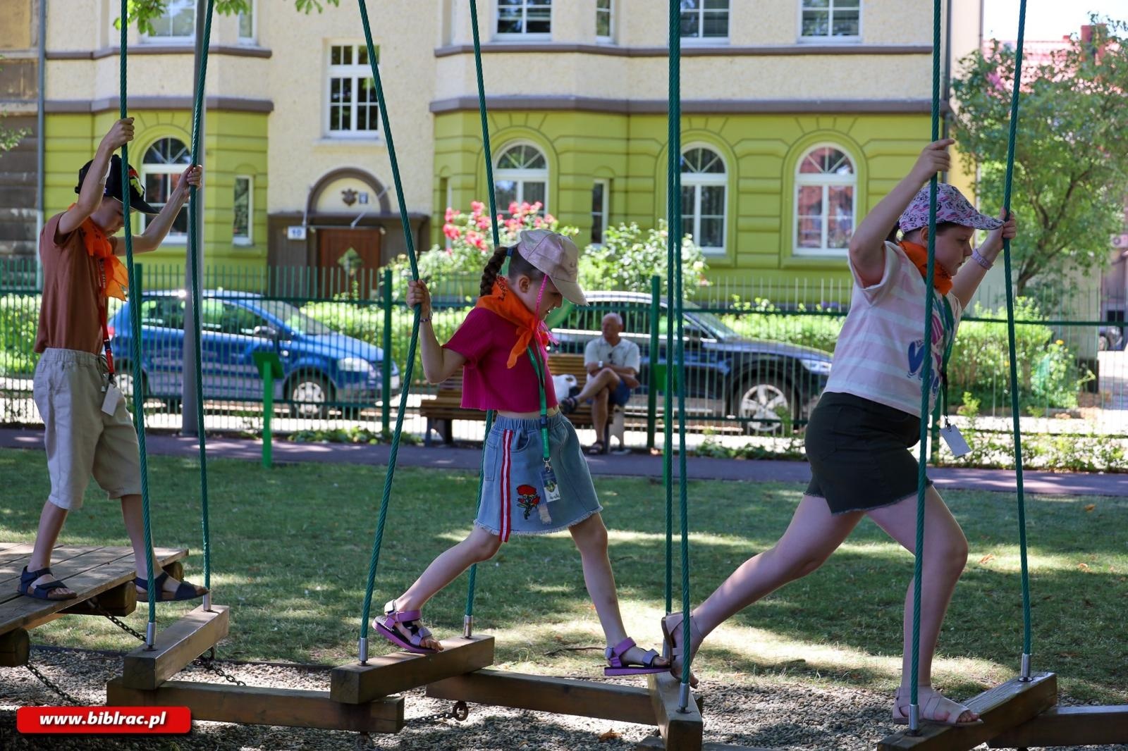 Zdjęcie w galerii na portalu naszraciborz.pl: Zaczęło się ogniście! Ruszyło Lato z Biblioteką wiadomości z regionu
