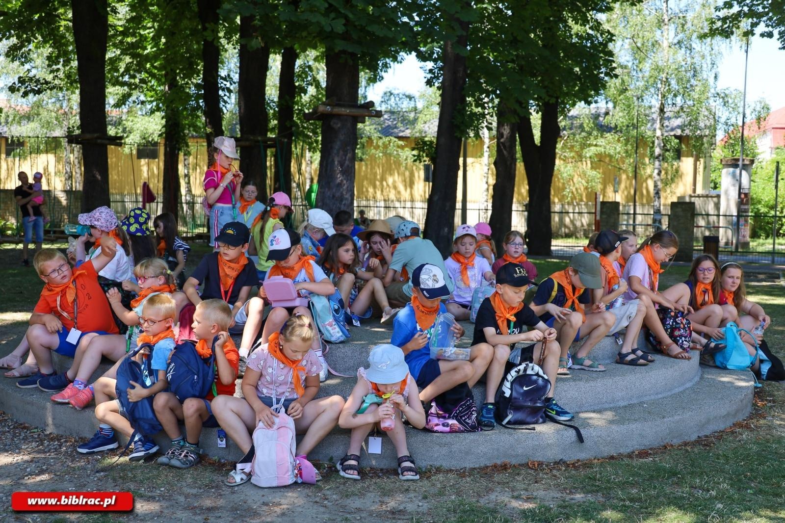 Zdjęcie w galerii na portalu naszraciborz.pl: Zaczęło się ogniście! Ruszyło Lato z Biblioteką wiadomości z regionu