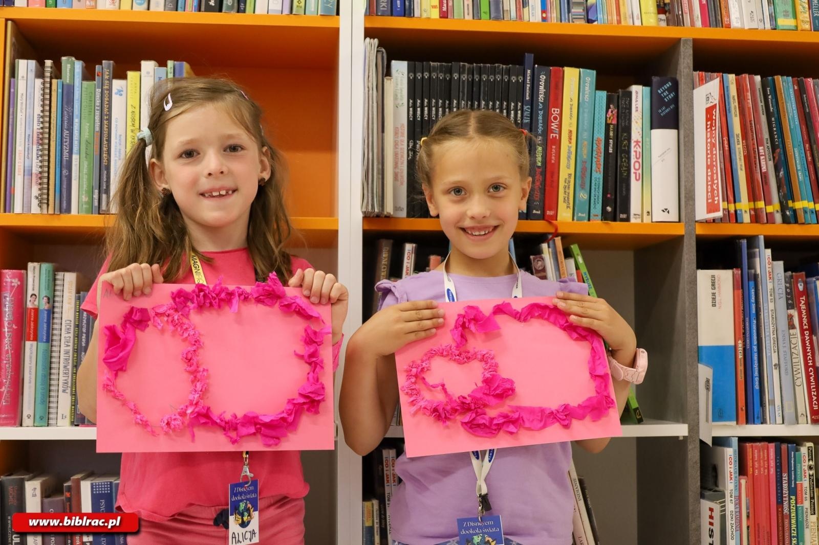 Zdjęcie w galerii na portalu naszraciborz.pl: Zaczęło się ogniście! Ruszyło Lato z Biblioteką wiadomości z regionu