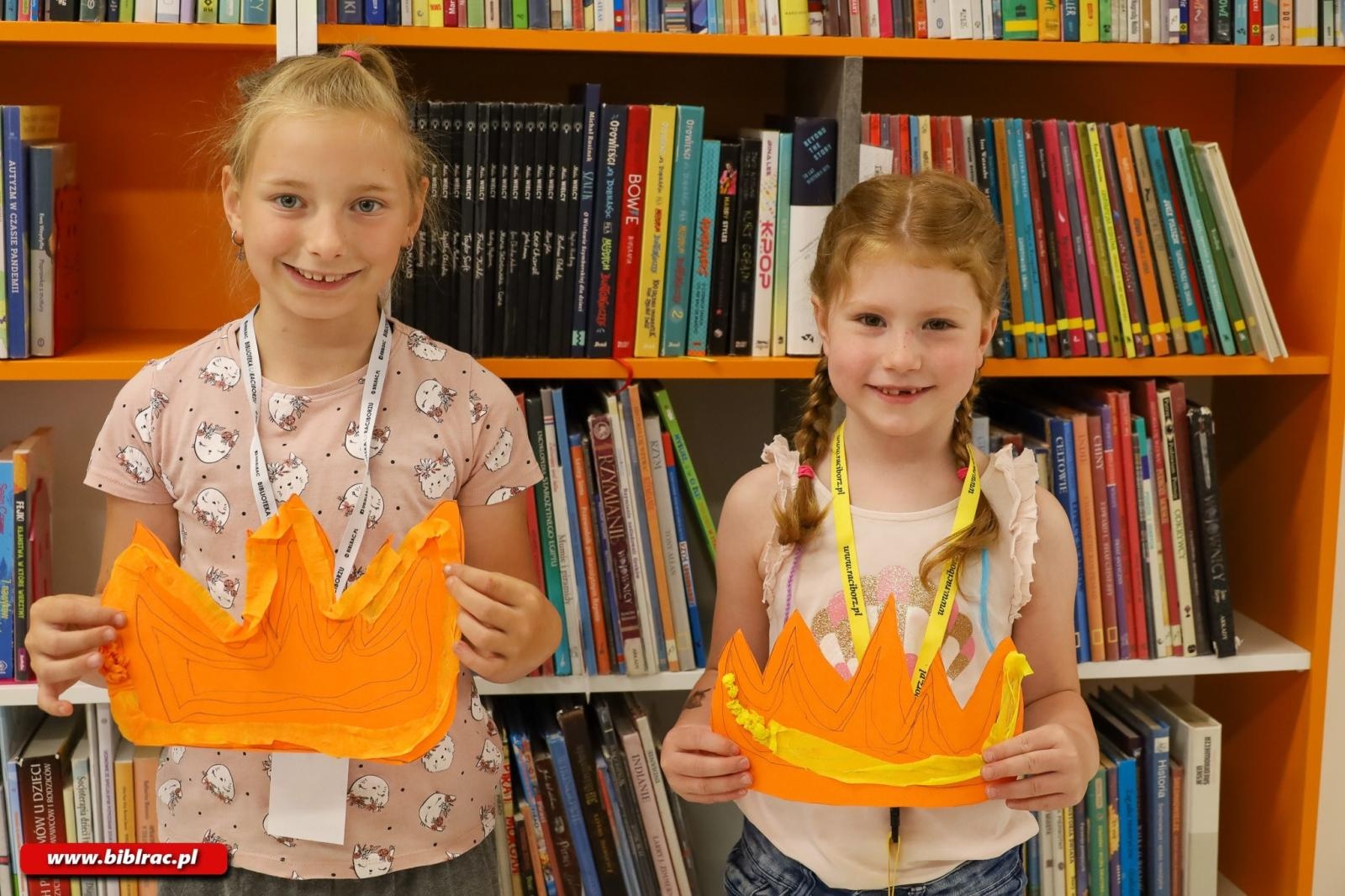 Zdjęcie w galerii na portalu naszraciborz.pl: Zaczęło się ogniście! Ruszyło Lato z Biblioteką wiadomości z regionu
