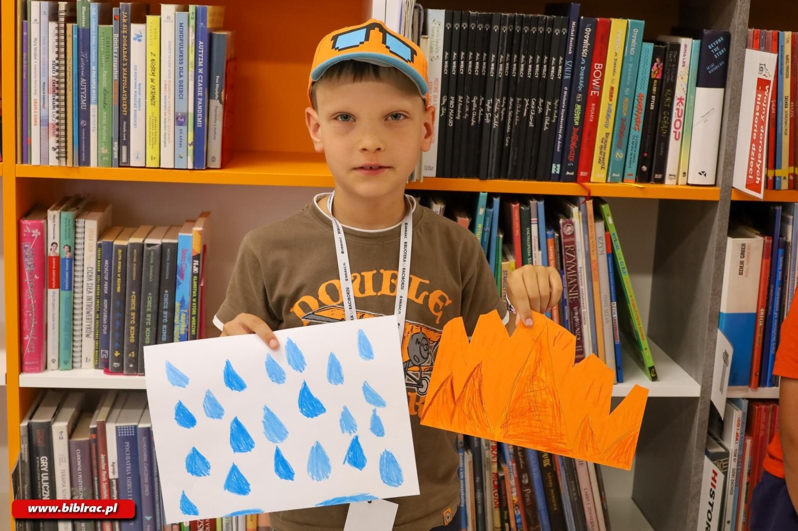 Zdjęcie w galerii na portalu naszraciborz.pl: Zaczęło się ogniście! Ruszyło Lato z Biblioteką wiadomości z regionu