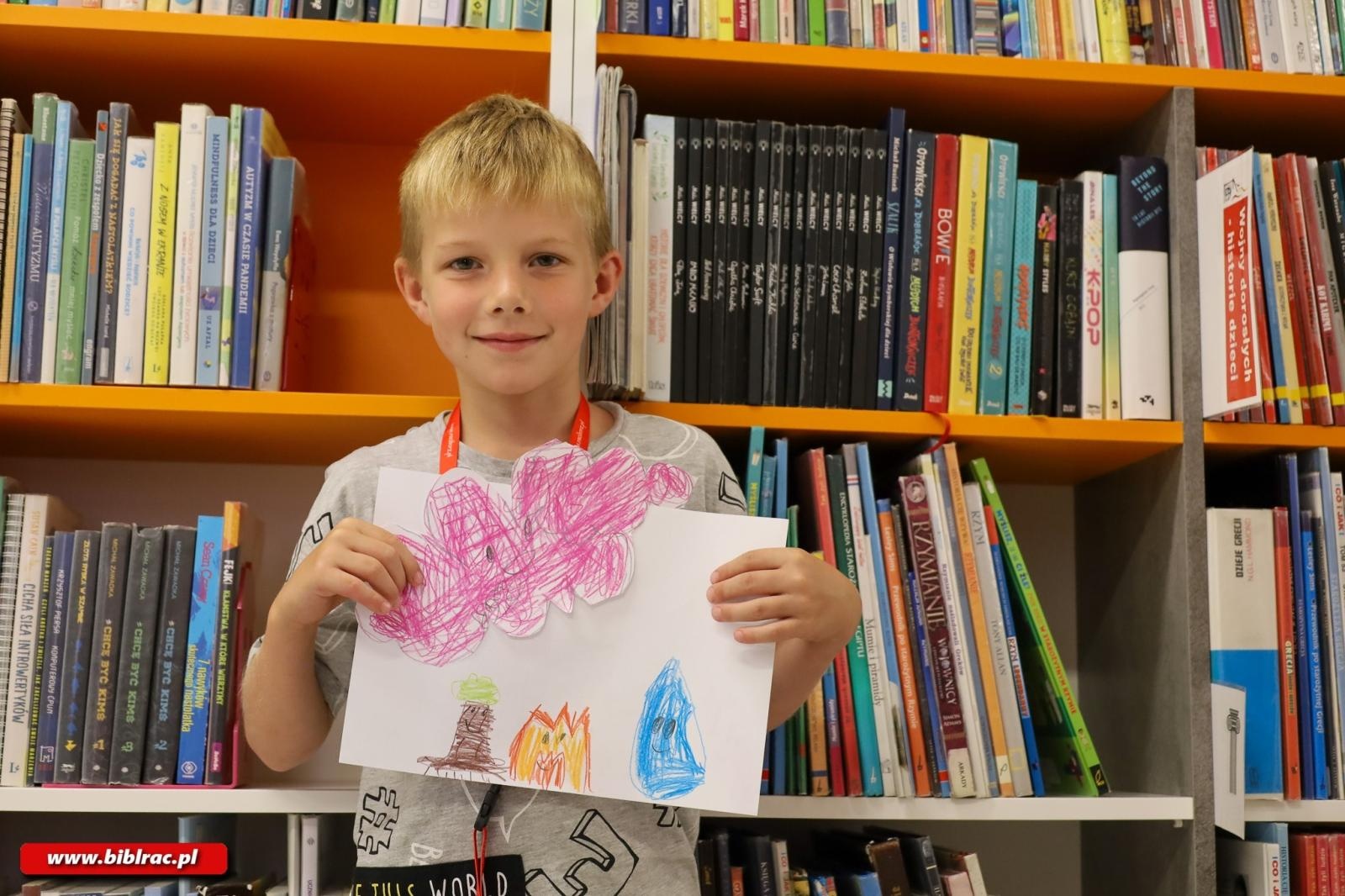 Zdjęcie w galerii na portalu naszraciborz.pl: Zaczęło się ogniście! Ruszyło Lato z Biblioteką wiadomości z regionu