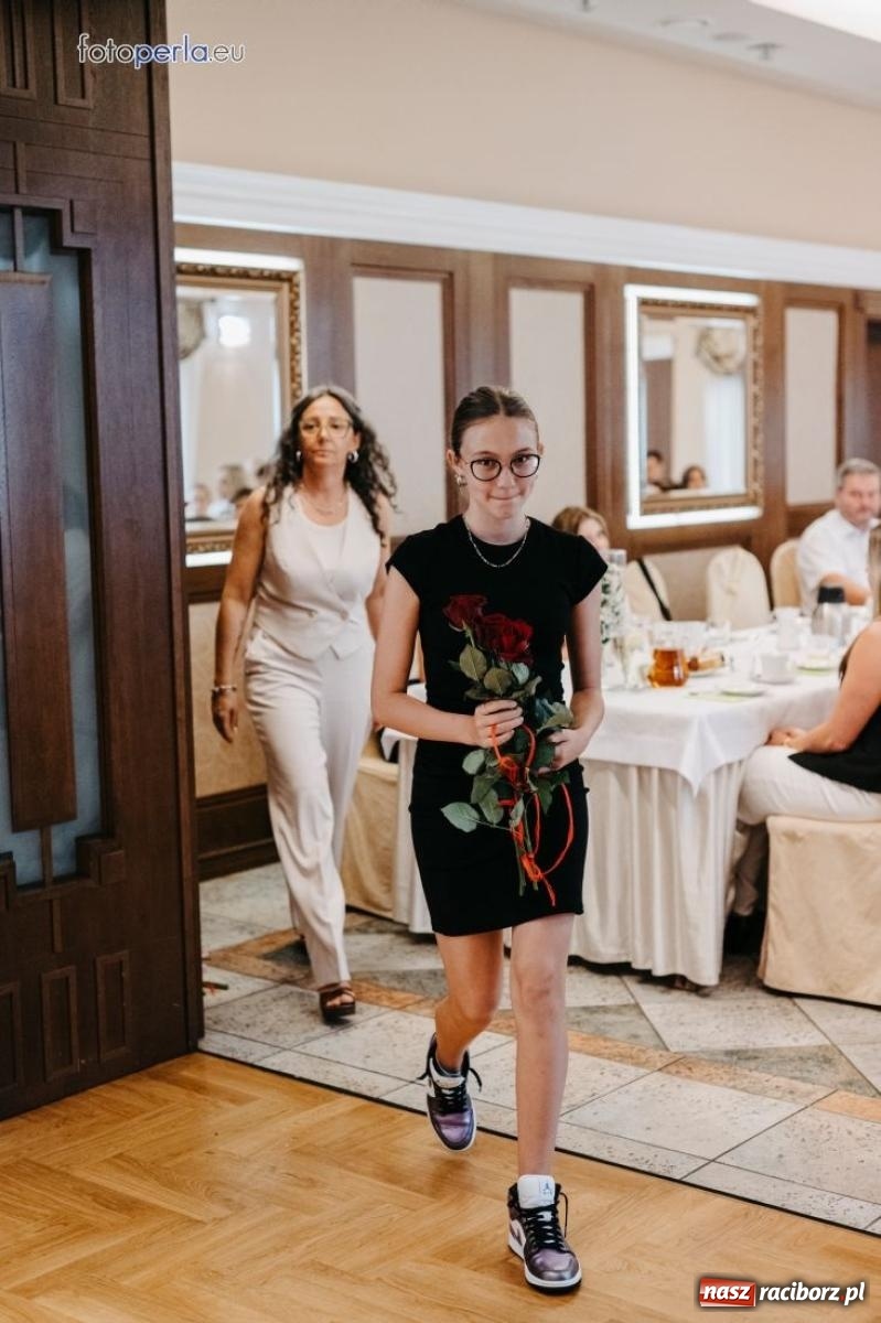 Zdjęcie w galerii na portalu naszraciborz.pl: Najzdolniejsi uczniowie z gminy Krzanowice nagrodzeni przez burmistrza wiadomości z regionu