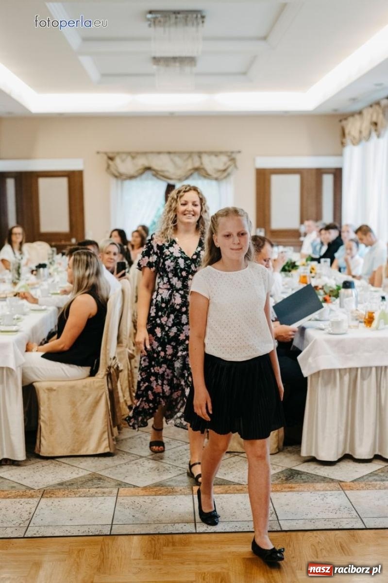 Zdjęcie w galerii na portalu naszraciborz.pl: Najzdolniejsi uczniowie z gminy Krzanowice nagrodzeni przez burmistrza wiadomości z regionu