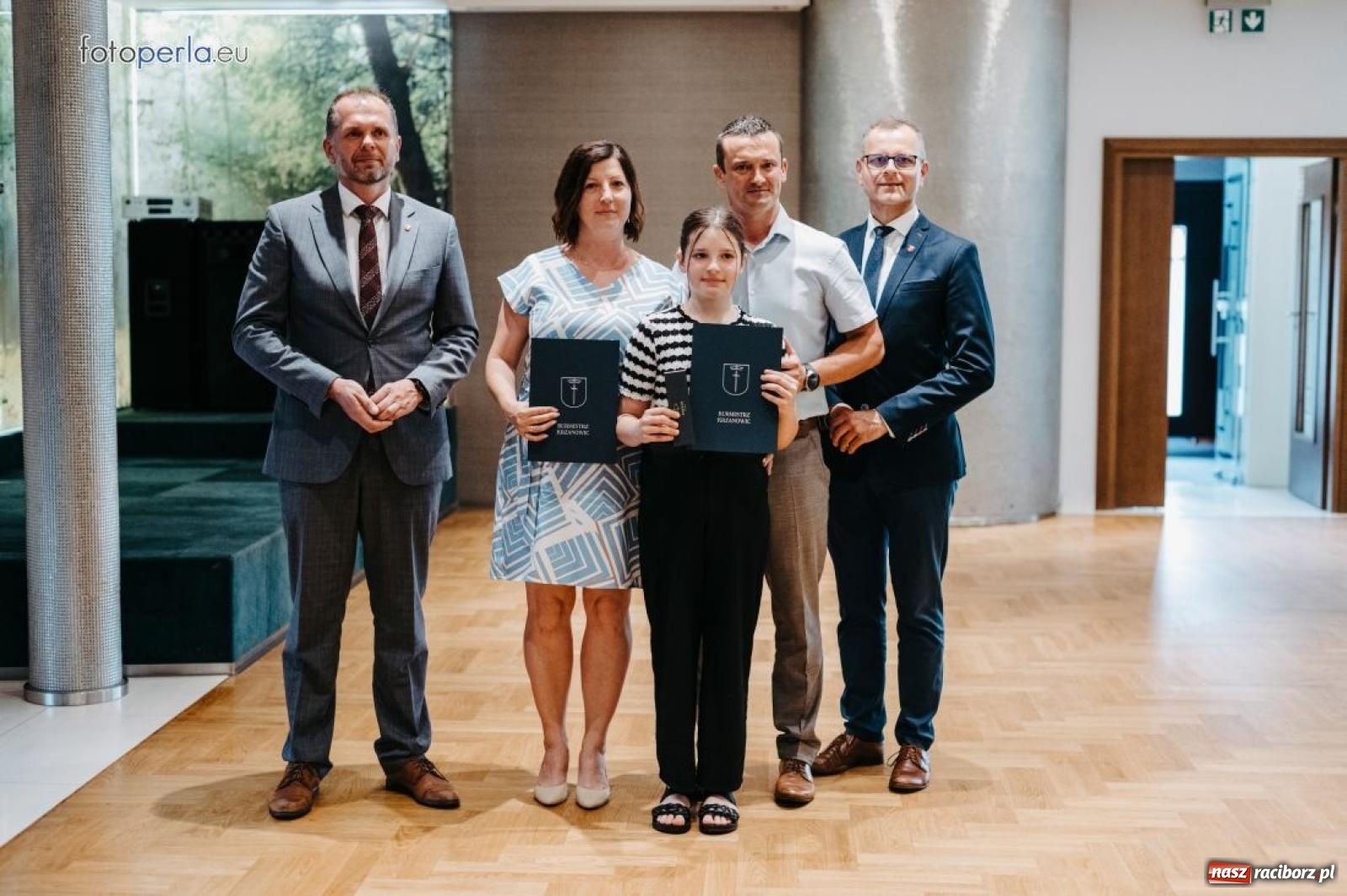 Zdjęcie w galerii na portalu naszraciborz.pl: Najzdolniejsi uczniowie z gminy Krzanowice nagrodzeni przez burmistrza wiadomości z regionu