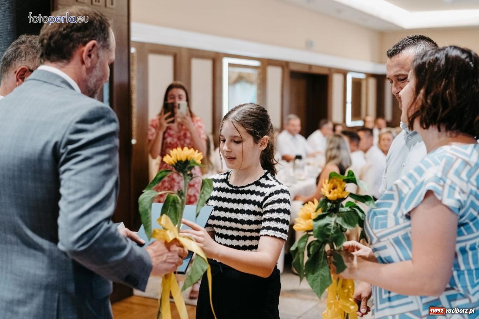 Zdjęcie w galerii na portalu naszraciborz.pl: Najzdolniejsi uczniowie z gminy Krzanowice nagrodzeni przez burmistrza wiadomości z regionu