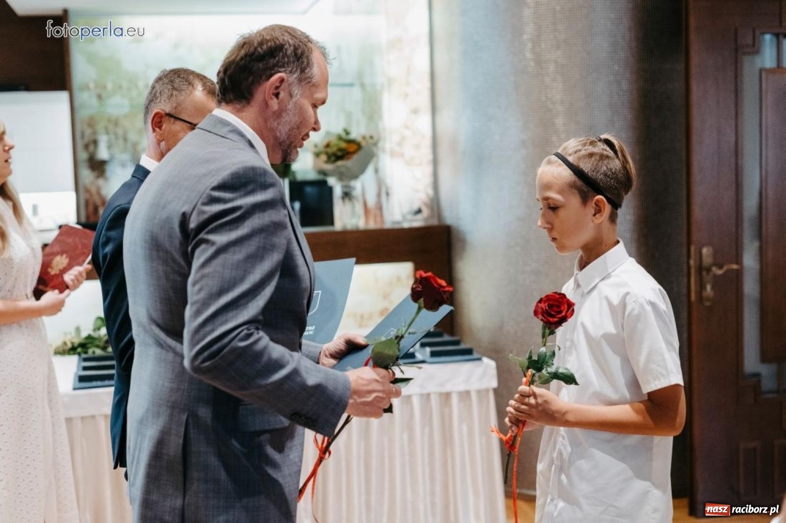 Zdjęcie w galerii na portalu naszraciborz.pl: Najzdolniejsi uczniowie z gminy Krzanowice nagrodzeni przez burmistrza wiadomości z regionu