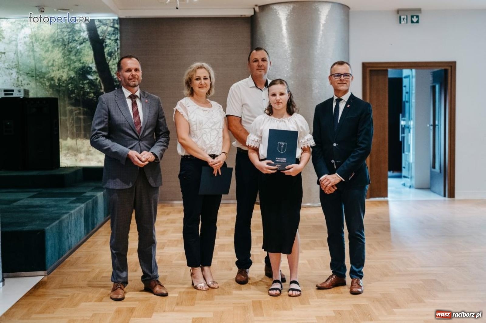 Zdjęcie w galerii na portalu naszraciborz.pl: Najzdolniejsi uczniowie z gminy Krzanowice nagrodzeni przez burmistrza wiadomości z regionu