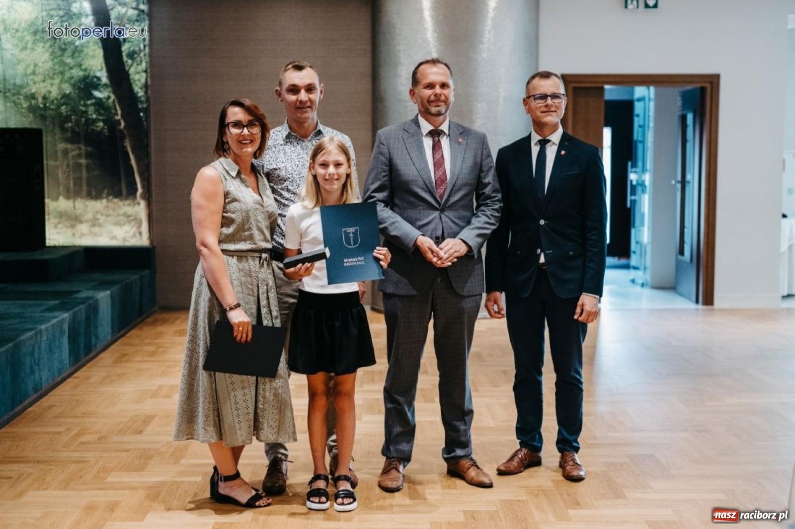 Zdjęcie w galerii na portalu naszraciborz.pl: Najzdolniejsi uczniowie z gminy Krzanowice nagrodzeni przez burmistrza wiadomości z regionu