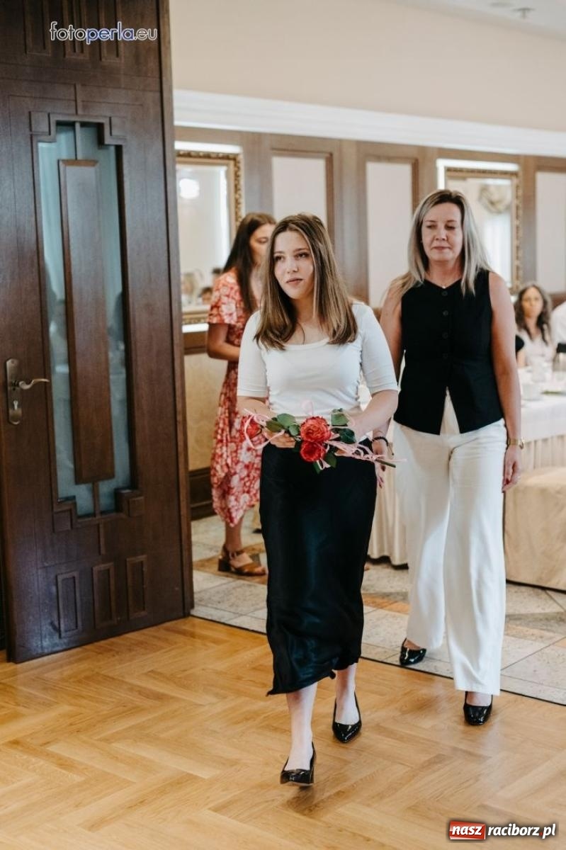 Zdjęcie w galerii na portalu naszraciborz.pl: Najzdolniejsi uczniowie z gminy Krzanowice nagrodzeni przez burmistrza wiadomości z regionu