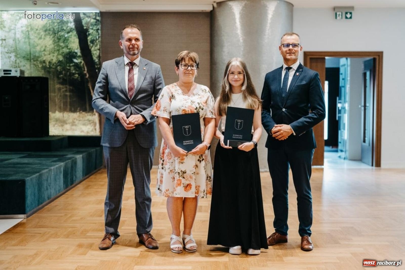 Zdjęcie w galerii na portalu naszraciborz.pl: Najzdolniejsi uczniowie z gminy Krzanowice nagrodzeni przez burmistrza wiadomości z regionu