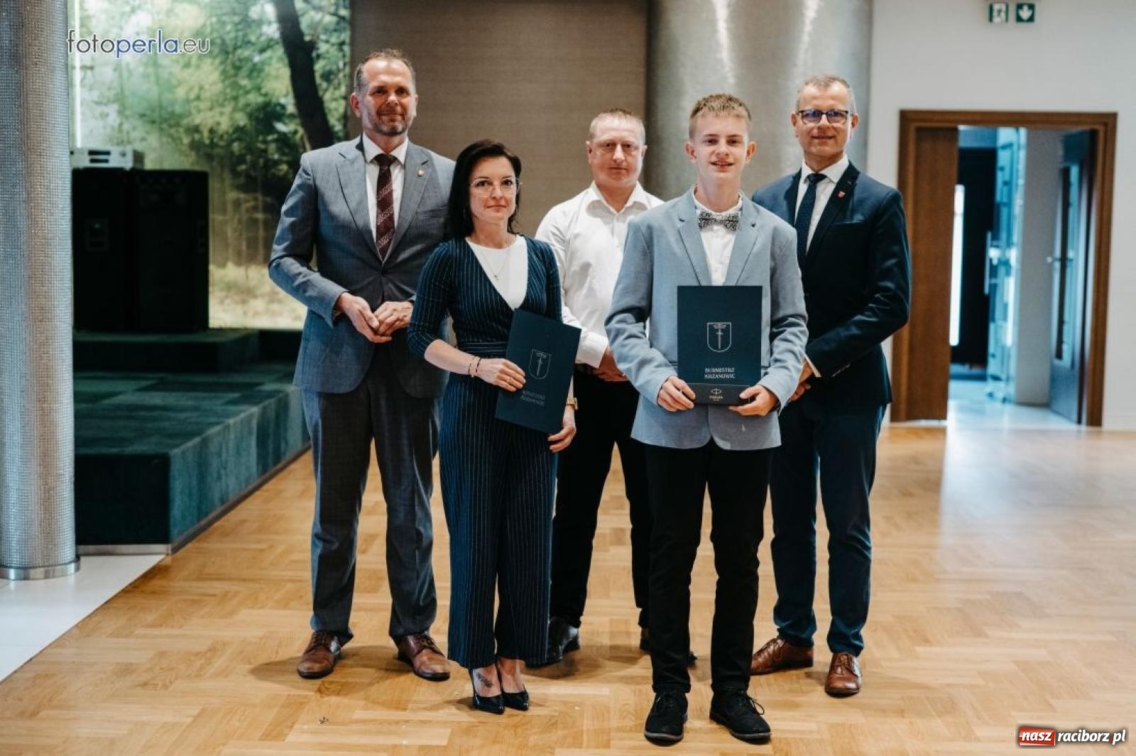 Zdjęcie w galerii na portalu naszraciborz.pl: Najzdolniejsi uczniowie z gminy Krzanowice nagrodzeni przez burmistrza wiadomości z regionu