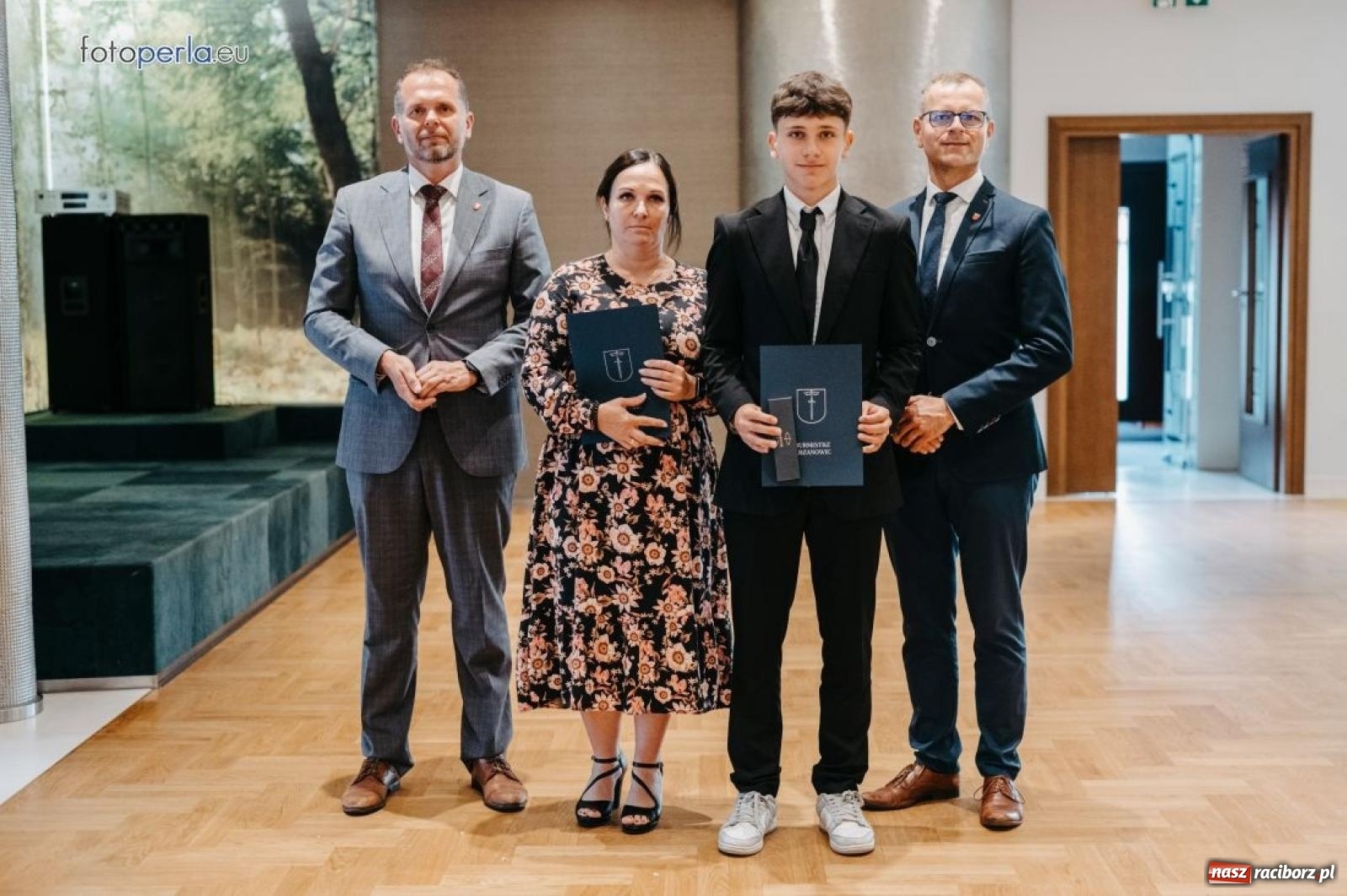 Zdjęcie w galerii na portalu naszraciborz.pl: Najzdolniejsi uczniowie z gminy Krzanowice nagrodzeni przez burmistrza wiadomości z regionu