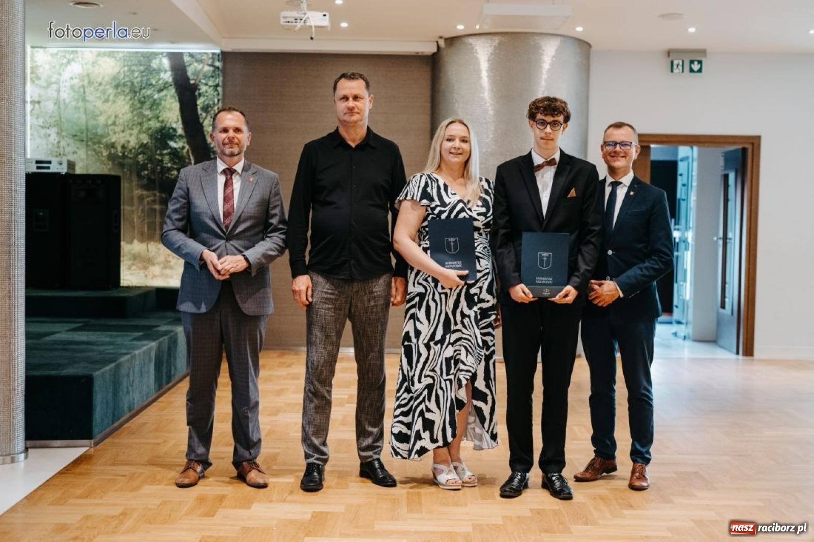 Zdjęcie w galerii na portalu naszraciborz.pl: Najzdolniejsi uczniowie z gminy Krzanowice nagrodzeni przez burmistrza wiadomości z regionu