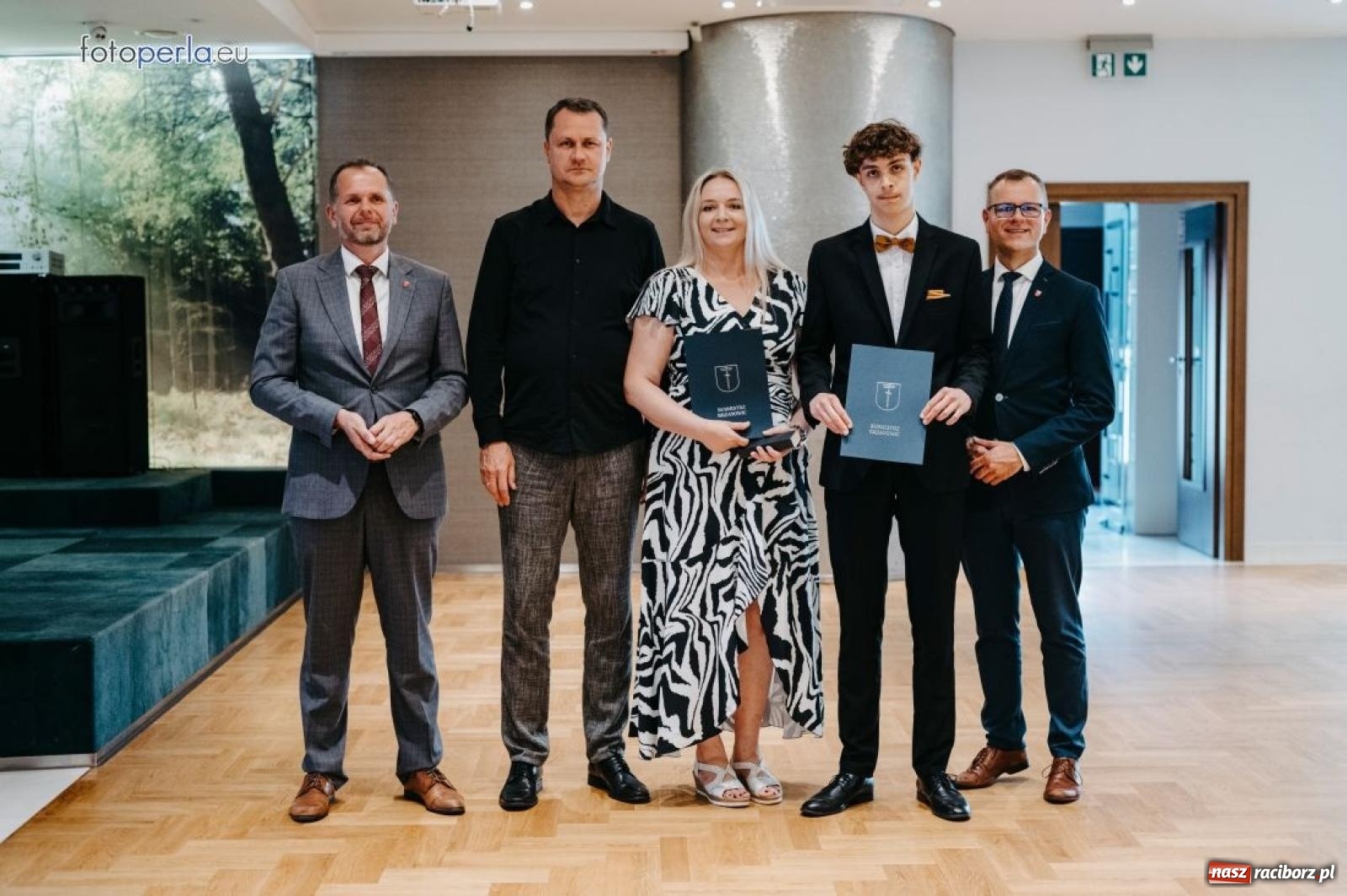 Zdjęcie w galerii na portalu naszraciborz.pl: Najzdolniejsi uczniowie z gminy Krzanowice nagrodzeni przez burmistrza wiadomości z regionu