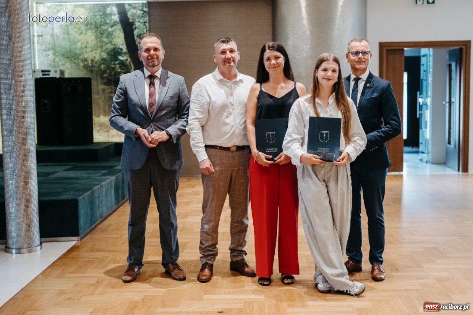 Zdjęcie w galerii na portalu naszraciborz.pl: Najzdolniejsi uczniowie z gminy Krzanowice nagrodzeni przez burmistrza wiadomości z regionu