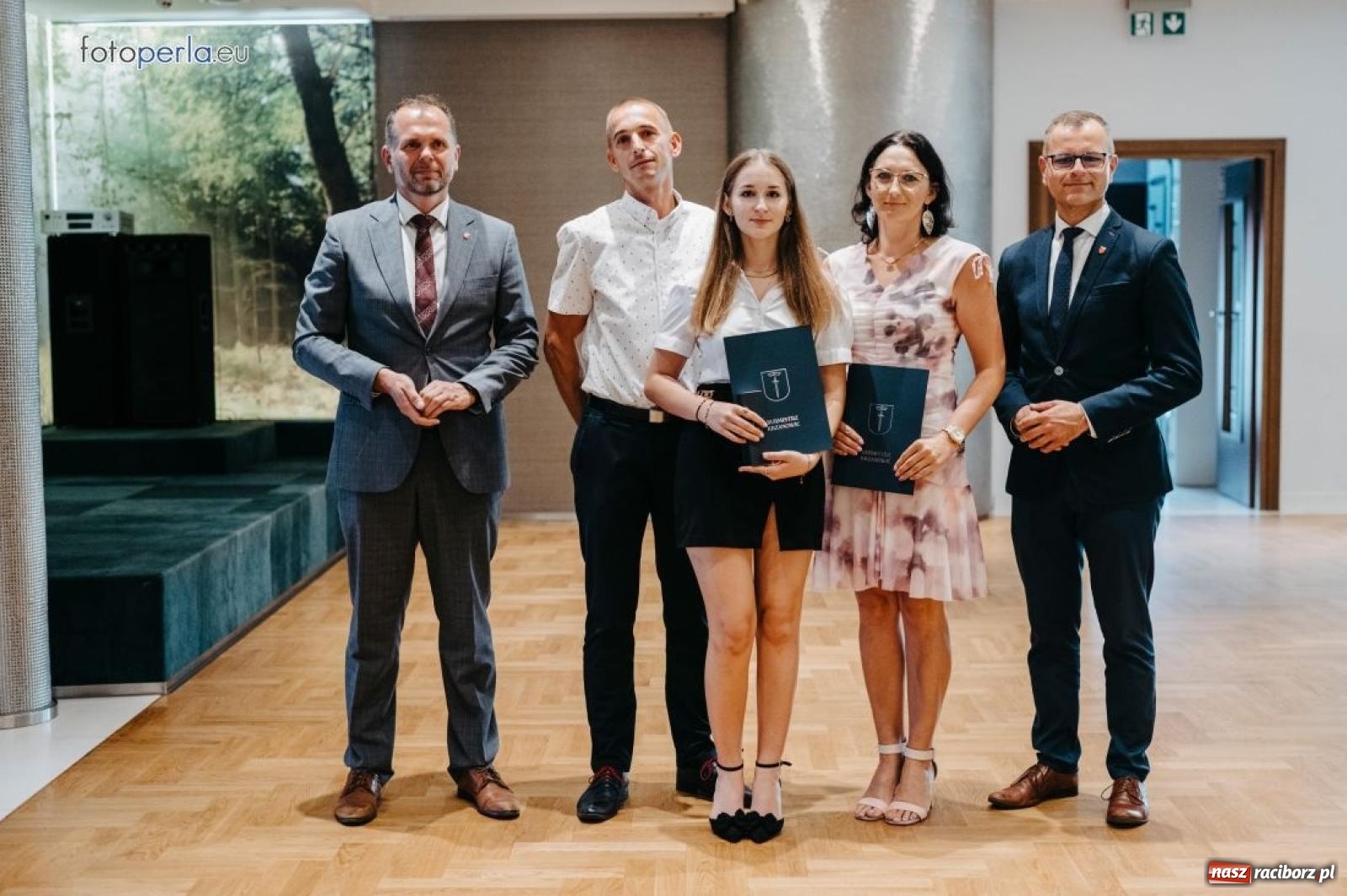 Zdjęcie w galerii na portalu naszraciborz.pl: Najzdolniejsi uczniowie z gminy Krzanowice nagrodzeni przez burmistrza wiadomości z regionu