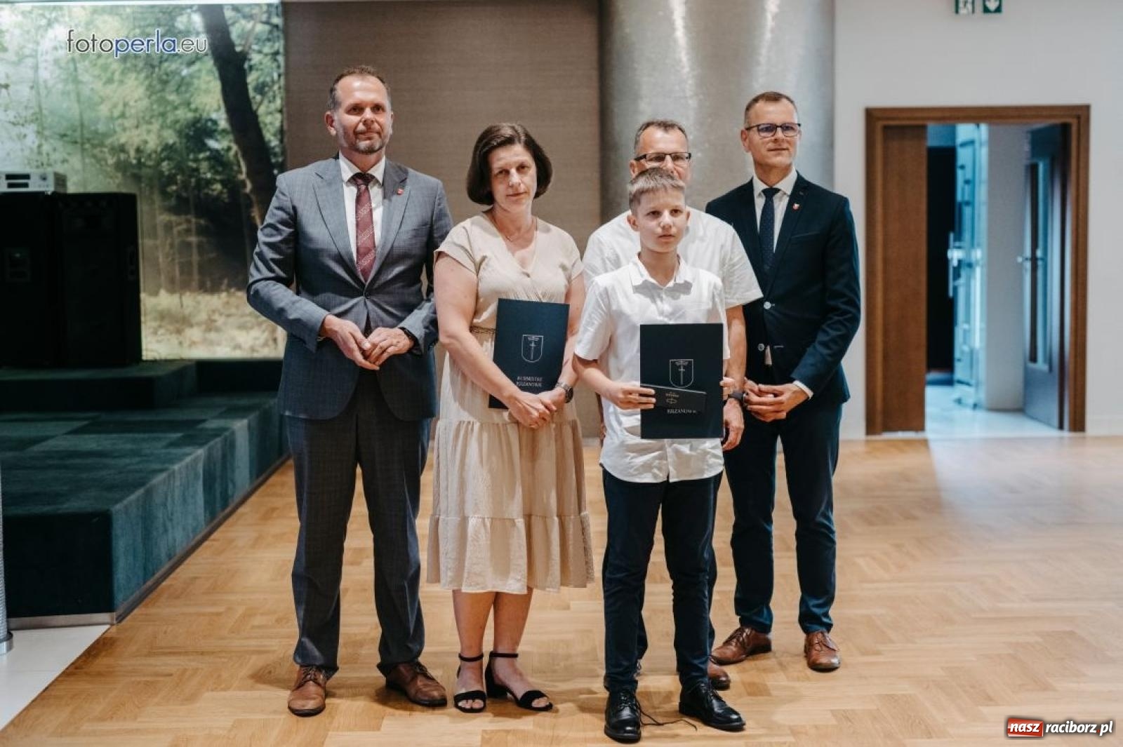 Zdjęcie w galerii na portalu naszraciborz.pl: Najzdolniejsi uczniowie z gminy Krzanowice nagrodzeni przez burmistrza wiadomości z regionu