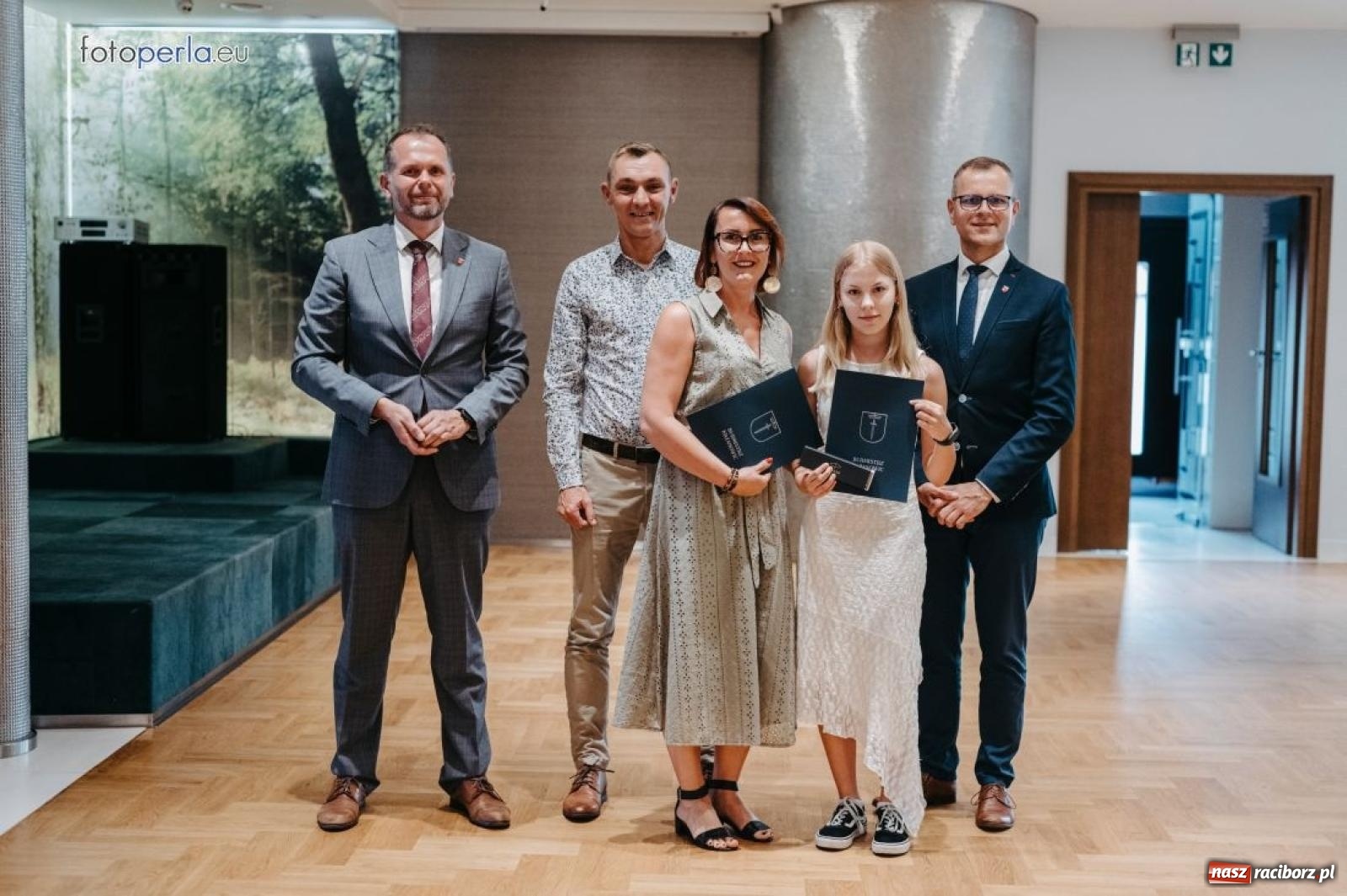 Zdjęcie w galerii na portalu naszraciborz.pl: Najzdolniejsi uczniowie z gminy Krzanowice nagrodzeni przez burmistrza wiadomości z regionu