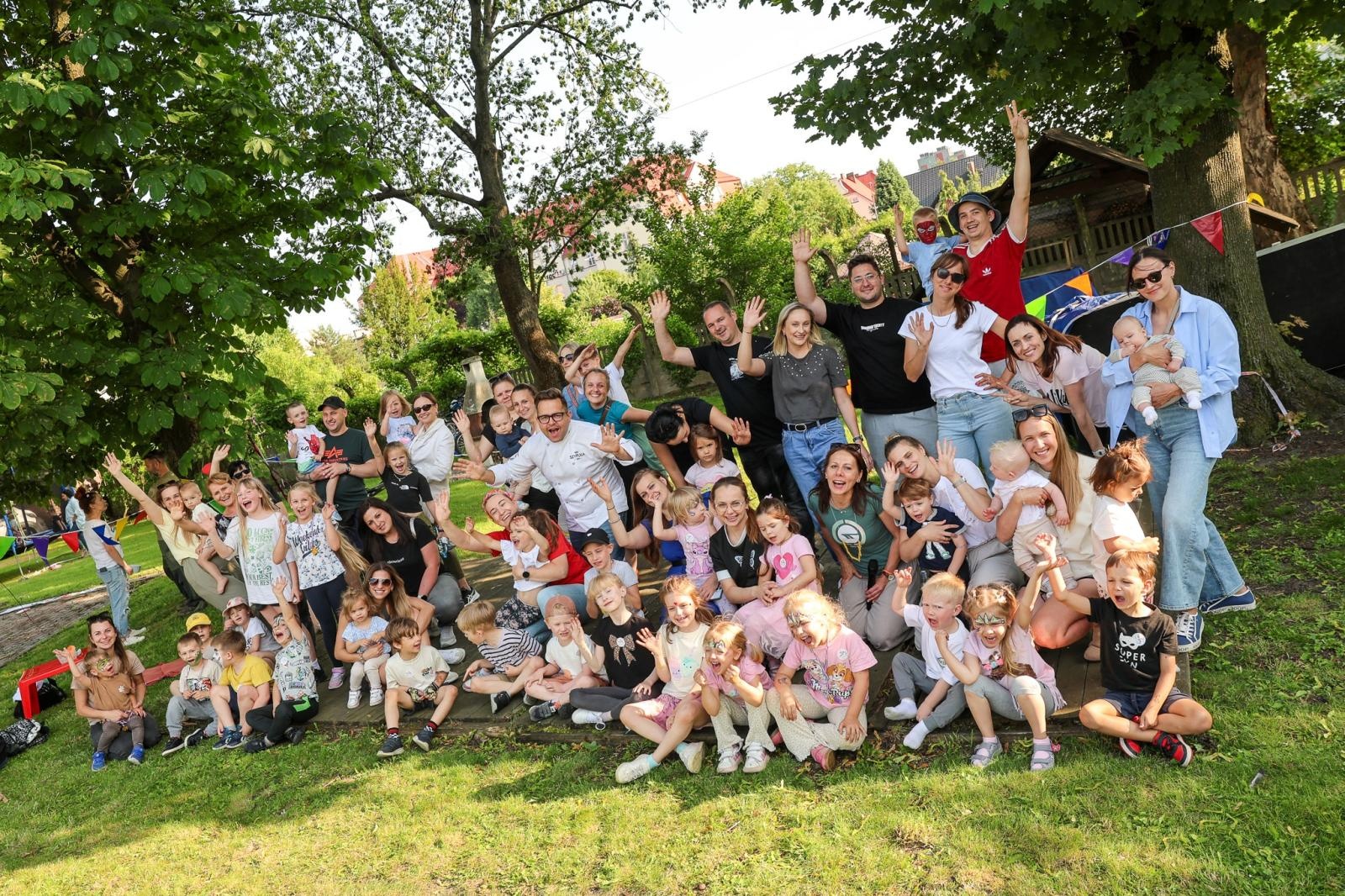 Zdjęcie w galerii na portalu naszraciborz.pl: Piknik Małych Odkrywców Sztuki i Pracowni Rękodzieła RCK w Ogrodzie Strzechy wiadomości z regionu