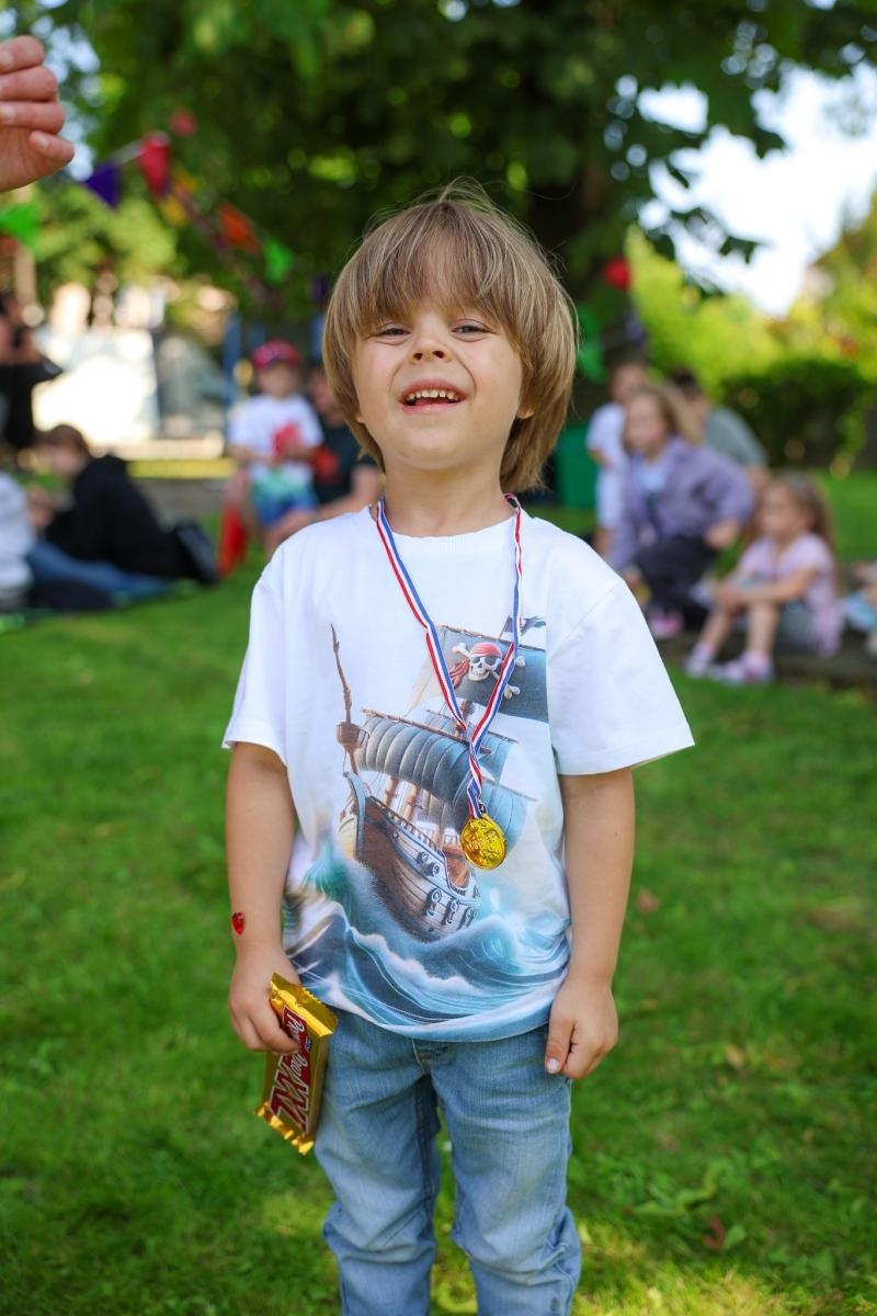 Zdjęcie w galerii na portalu naszraciborz.pl: Piknik Małych Odkrywców Sztuki i Pracowni Rękodzieła RCK w Ogrodzie Strzechy wiadomości z regionu