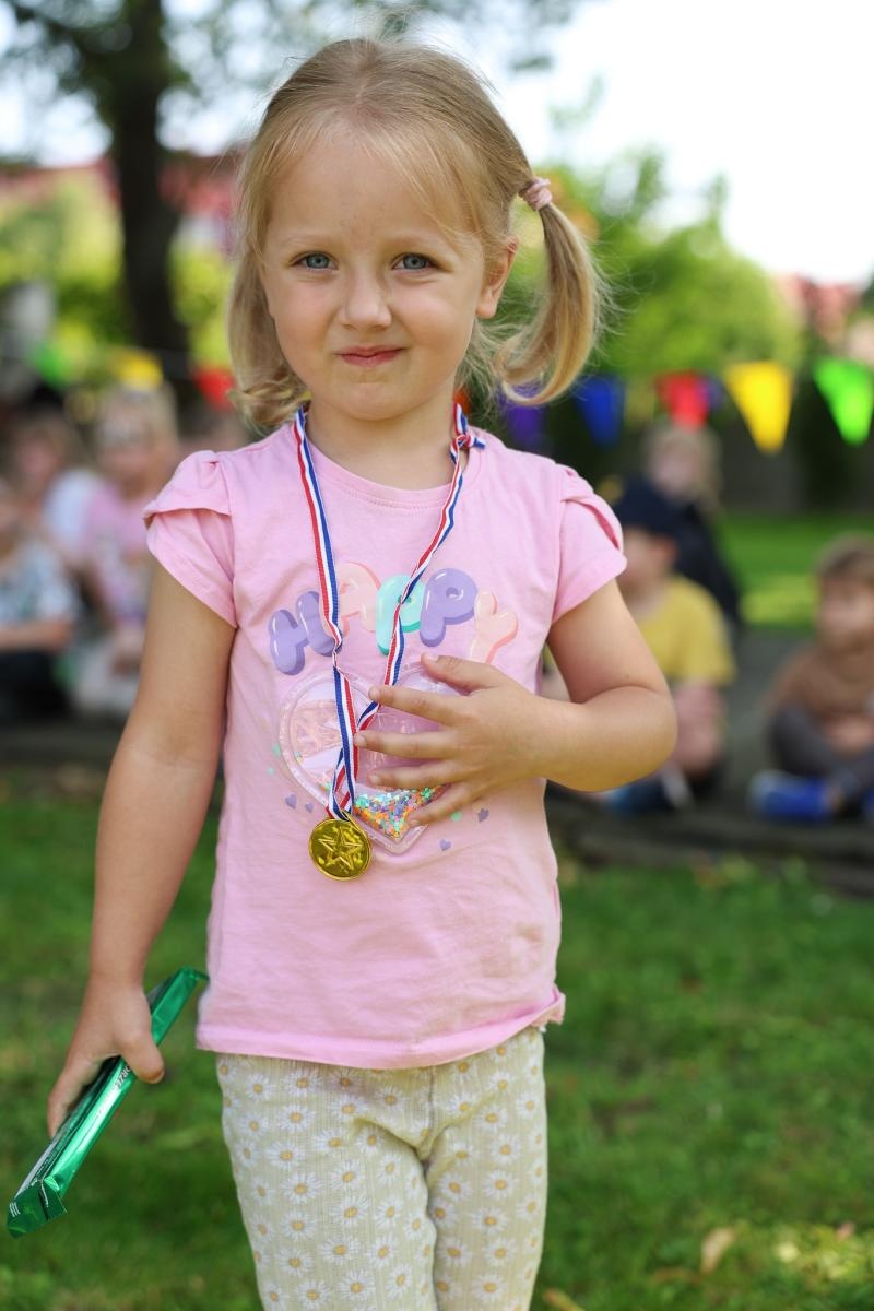 Zdjęcie w galerii na portalu naszraciborz.pl: Piknik Małych Odkrywców Sztuki i Pracowni Rękodzieła RCK w Ogrodzie Strzechy wiadomości z regionu
