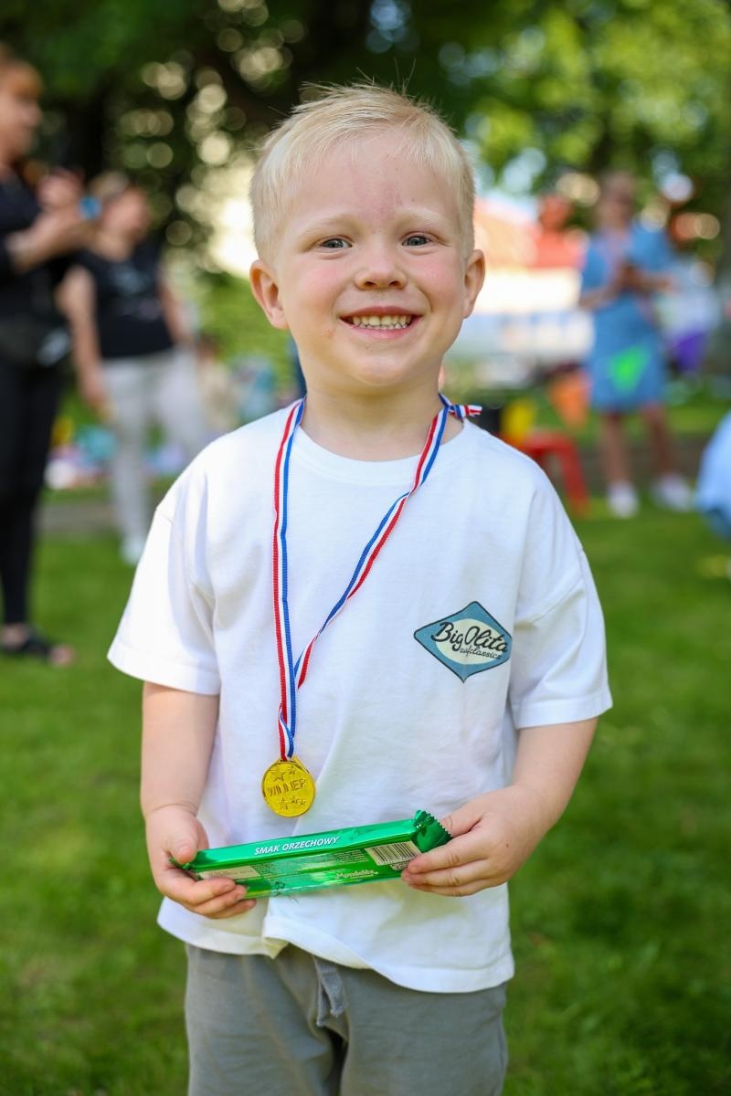 Zdjęcie w galerii na portalu naszraciborz.pl: Piknik Małych Odkrywców Sztuki i Pracowni Rękodzieła RCK w Ogrodzie Strzechy wiadomości z regionu