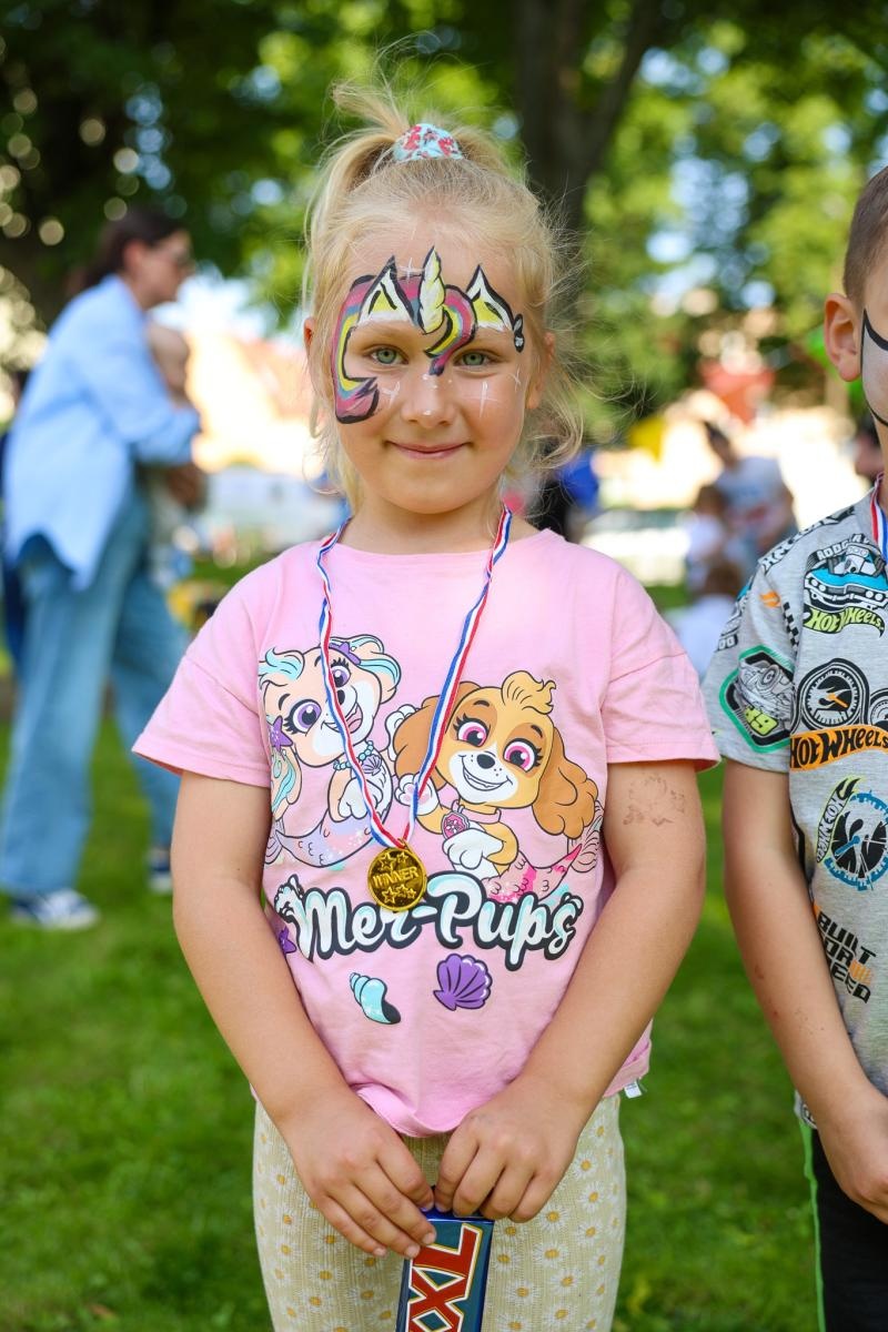 Zdjęcie w galerii na portalu naszraciborz.pl: Piknik Małych Odkrywców Sztuki i Pracowni Rękodzieła RCK w Ogrodzie Strzechy wiadomości z regionu