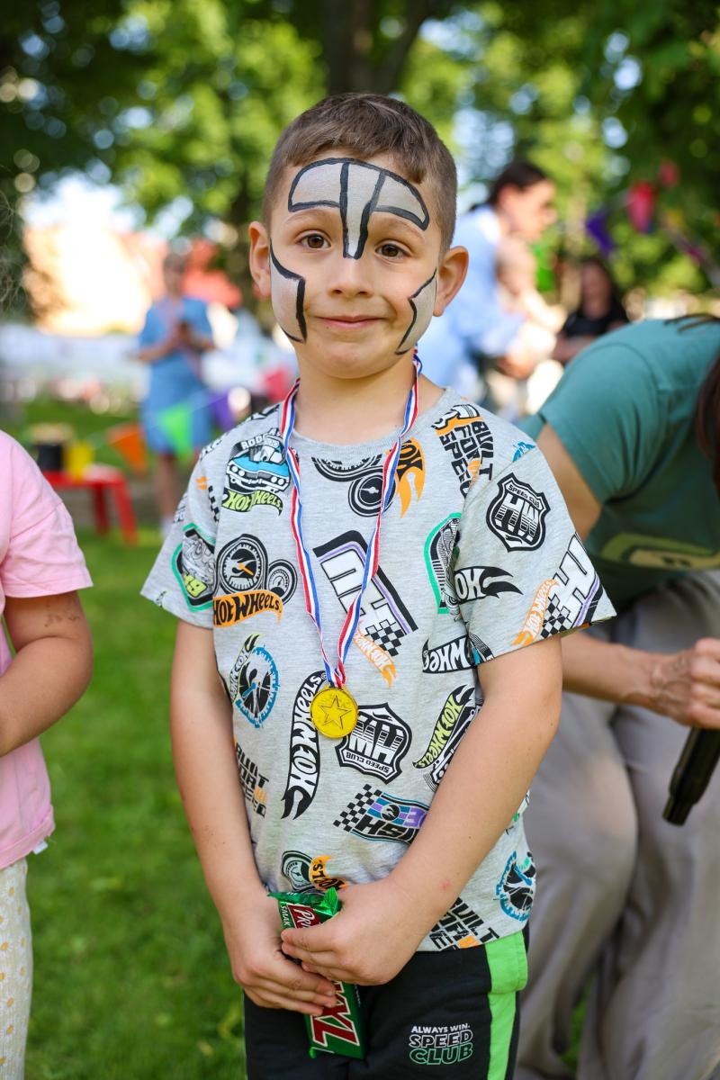 Zdjęcie w galerii na portalu naszraciborz.pl: Piknik Małych Odkrywców Sztuki i Pracowni Rękodzieła RCK w Ogrodzie Strzechy wiadomości z regionu