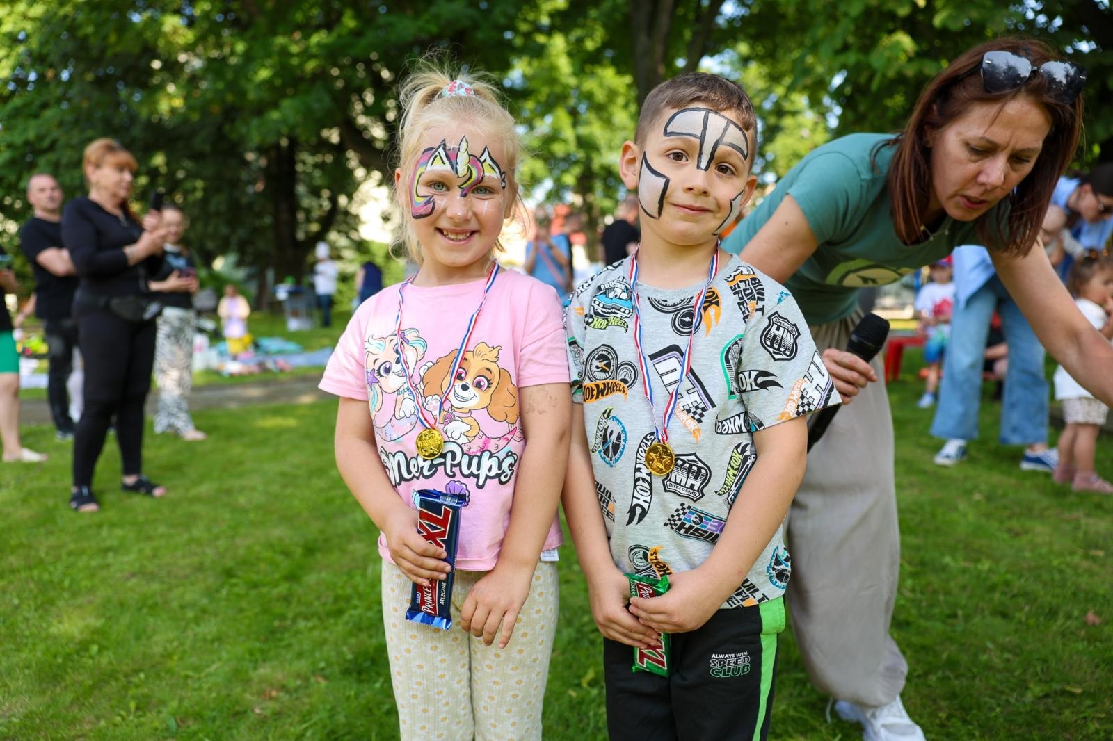 Zdjęcie w galerii na portalu naszraciborz.pl: Piknik Małych Odkrywców Sztuki i Pracowni Rękodzieła RCK w Ogrodzie Strzechy wiadomości z regionu