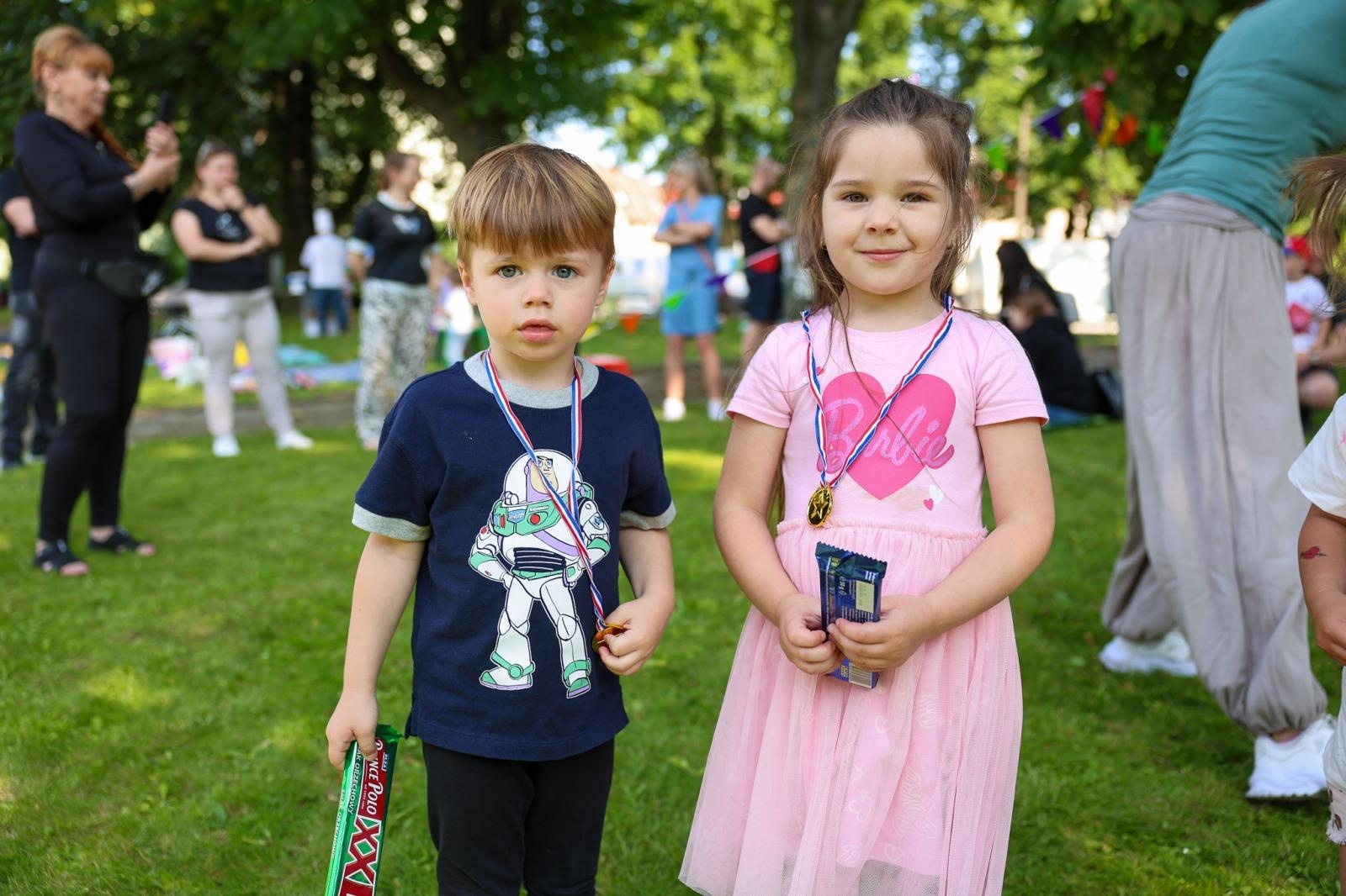 Zdjęcie w galerii na portalu naszraciborz.pl: Piknik Małych Odkrywców Sztuki i Pracowni Rękodzieła RCK w Ogrodzie Strzechy wiadomości z regionu