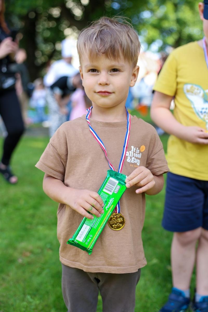 Zdjęcie w galerii na portalu naszraciborz.pl: Piknik Małych Odkrywców Sztuki i Pracowni Rękodzieła RCK w Ogrodzie Strzechy wiadomości z regionu